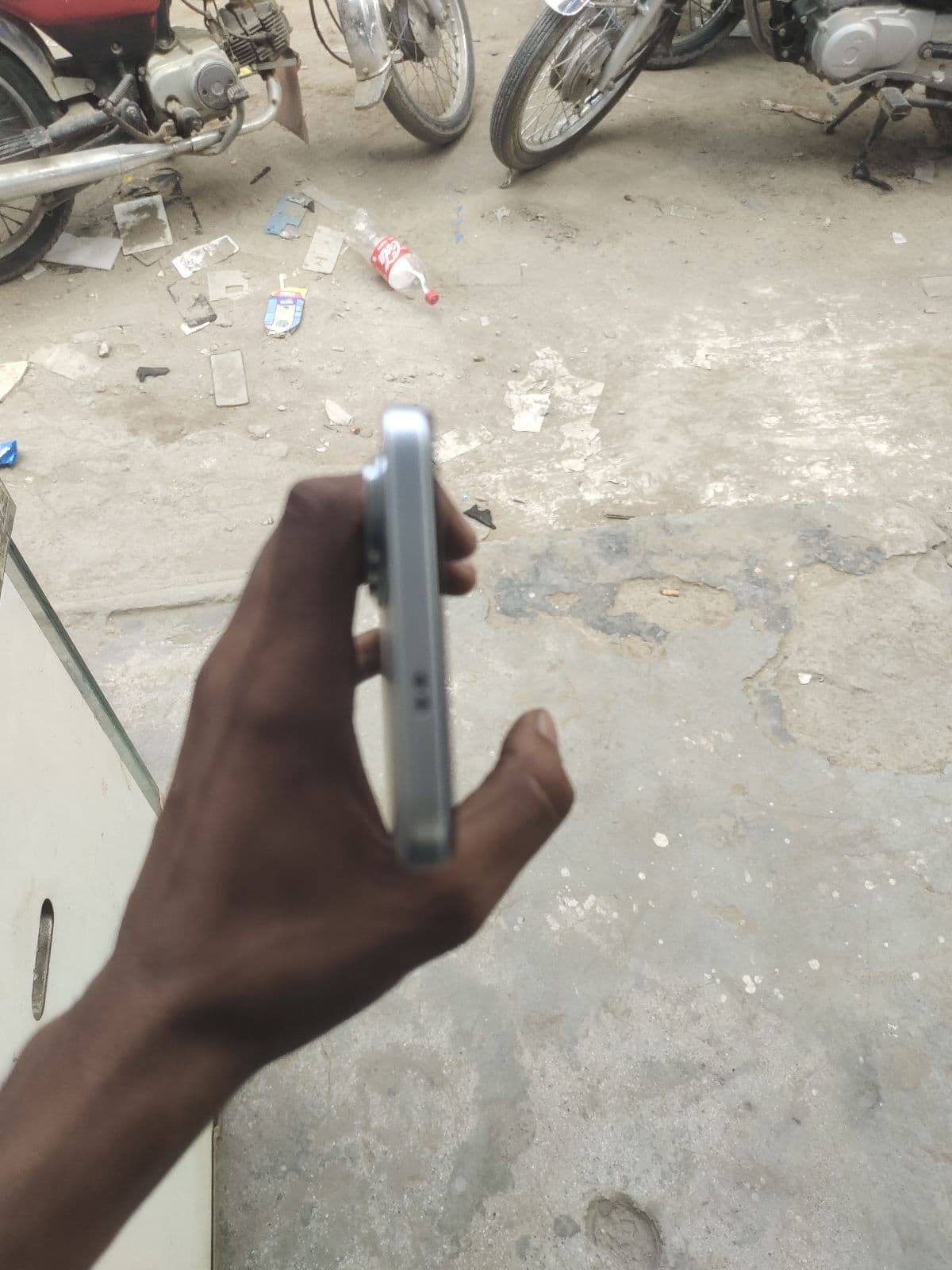 Infinix Hot 60i 6GB / 128GB in Titanium Silver — photo 4