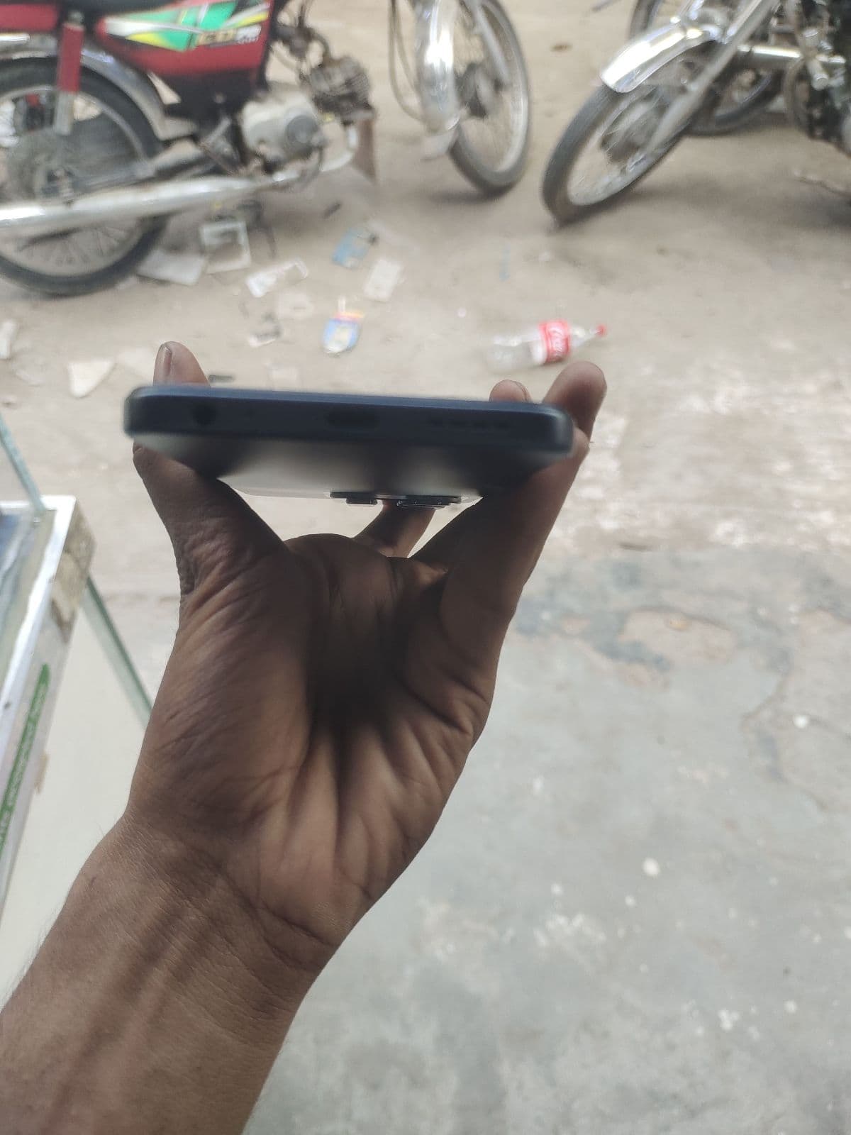 Infinix Hot 50i 4GB / 128GB in Sea Blue — photo 3