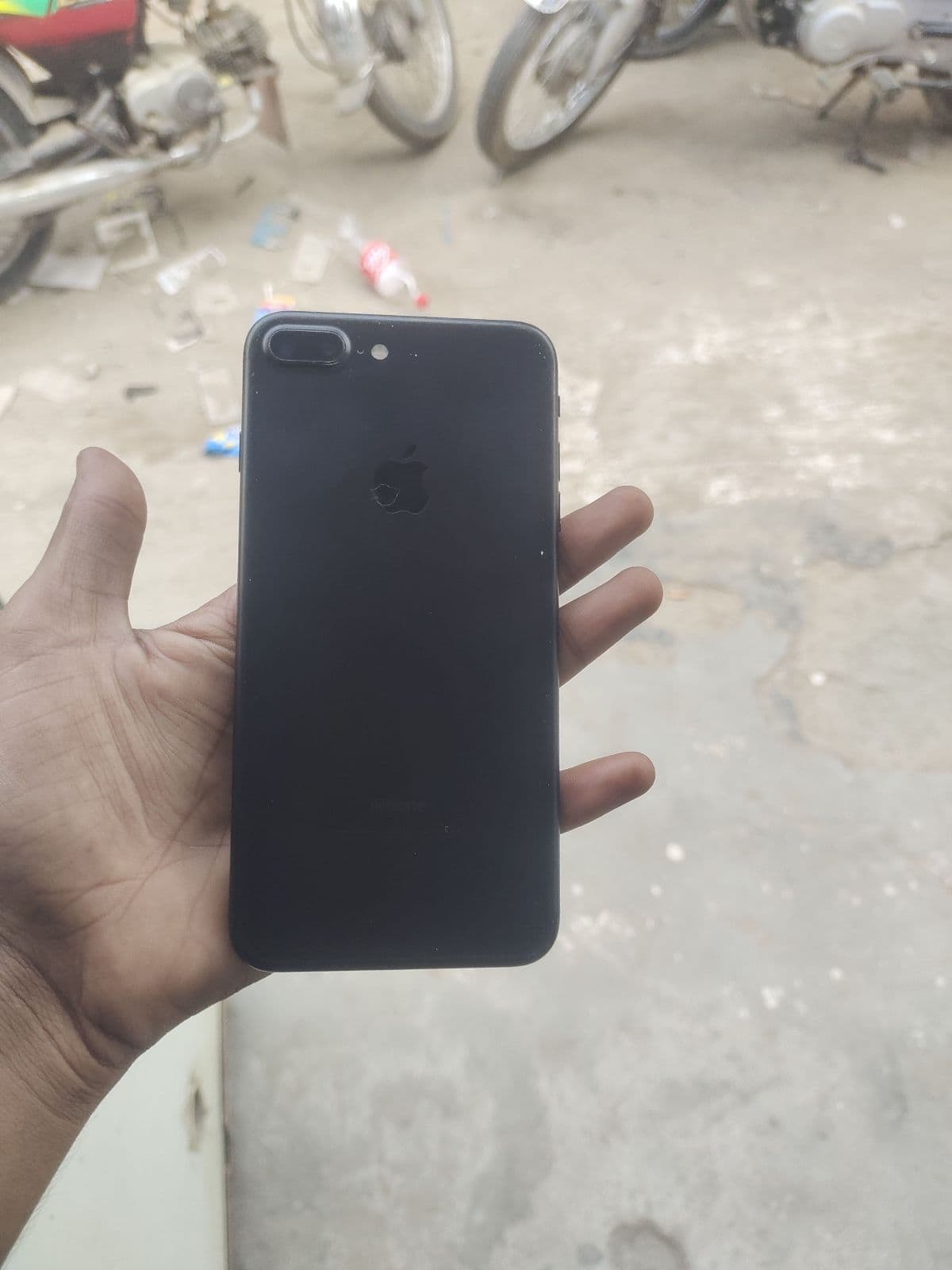 Apple iPhone 7 Plus 128GB in Black — photo 2