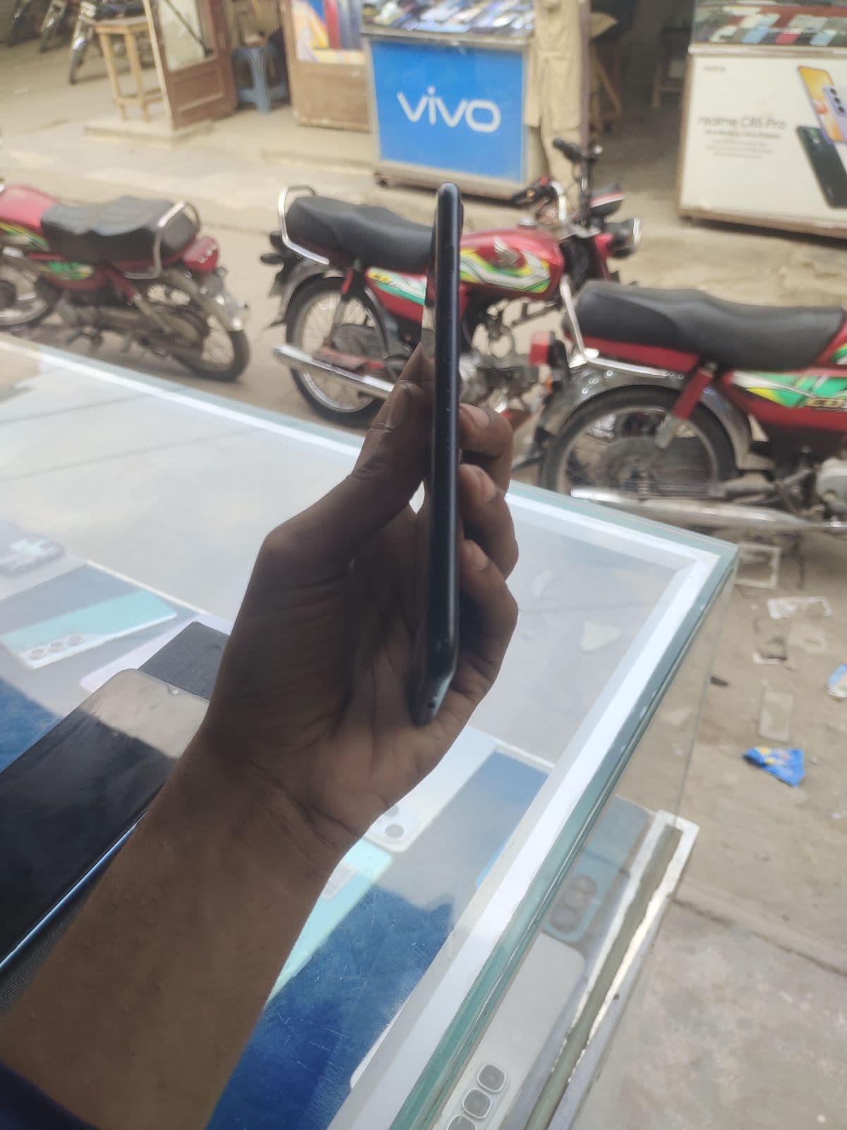 Apple iPhone 7 Plus 128GB in Black — photo 4