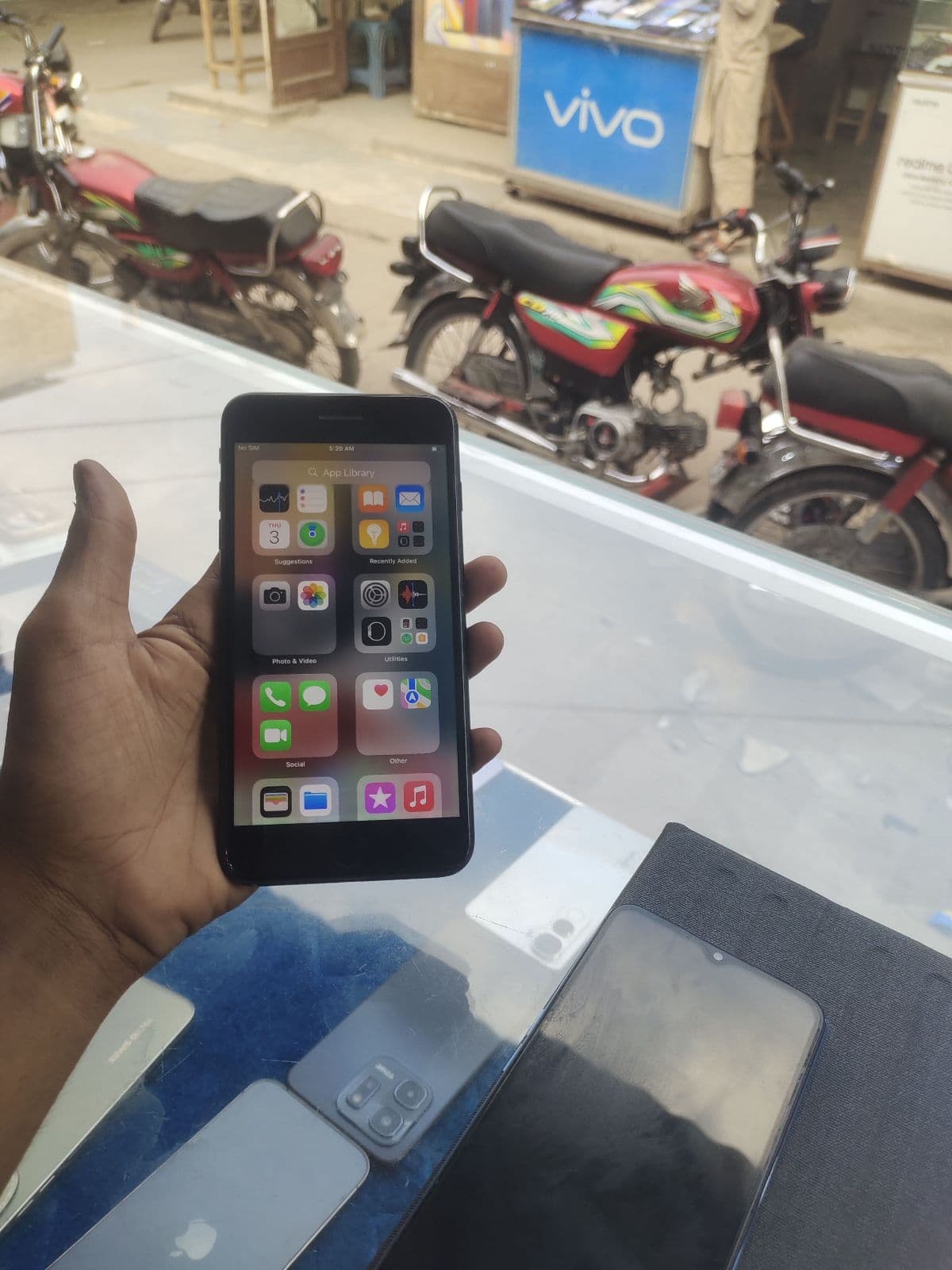 Apple iPhone 7 Plus 128GB in Black — photo 5