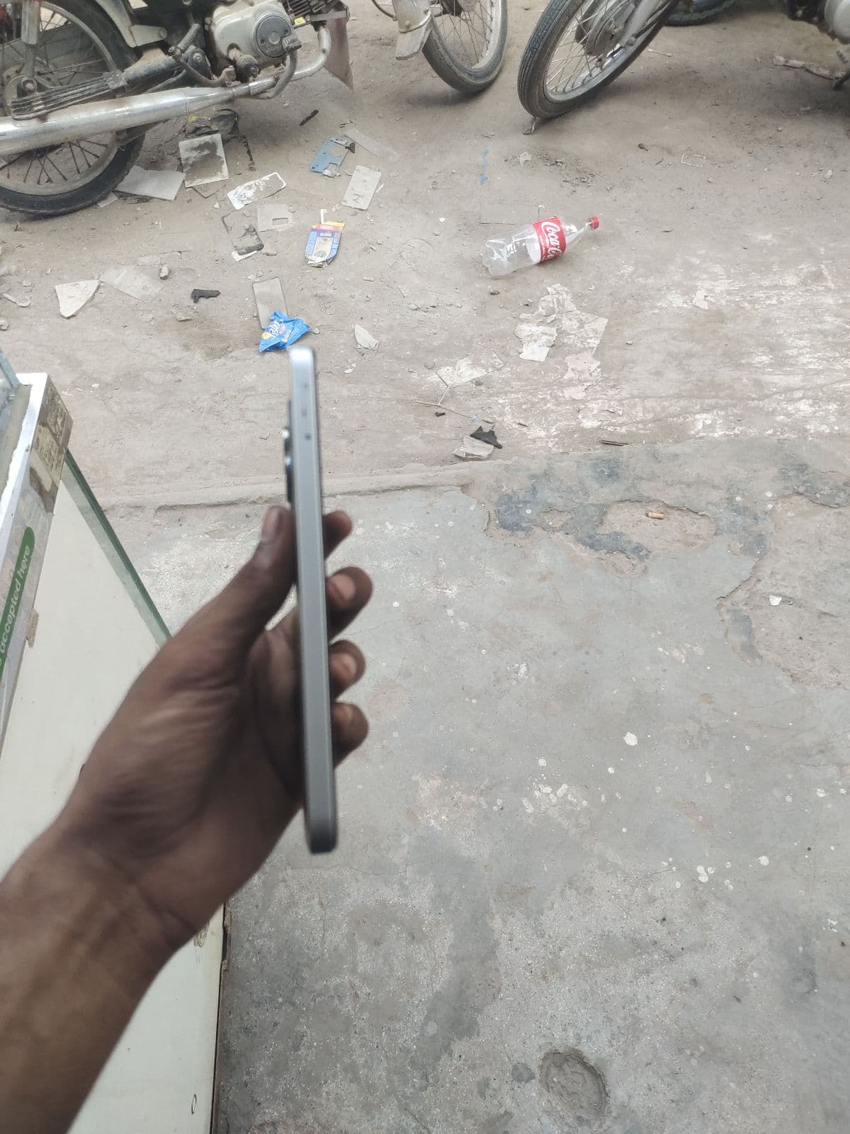 Tecno Spark Go 1 4GB / 64GB in Glittery White — photo 4