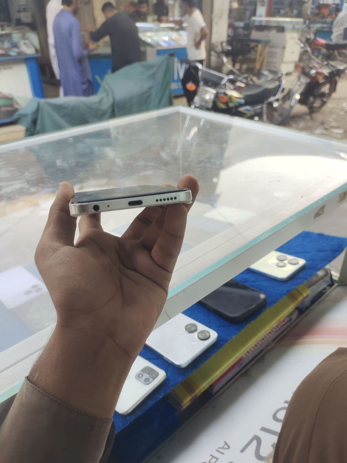Tecno Spark 30C 6GB / 128GB in Orbit White — photo 3