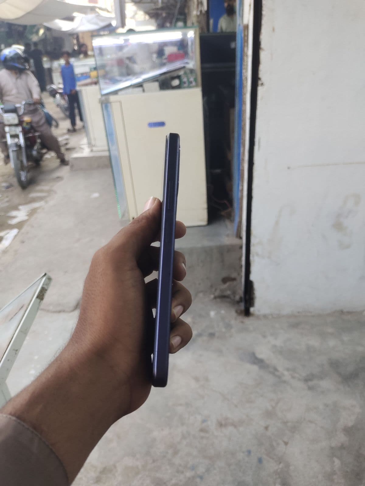 Oppo A6x 4GB / 64GB in Plum Purple — photo 2