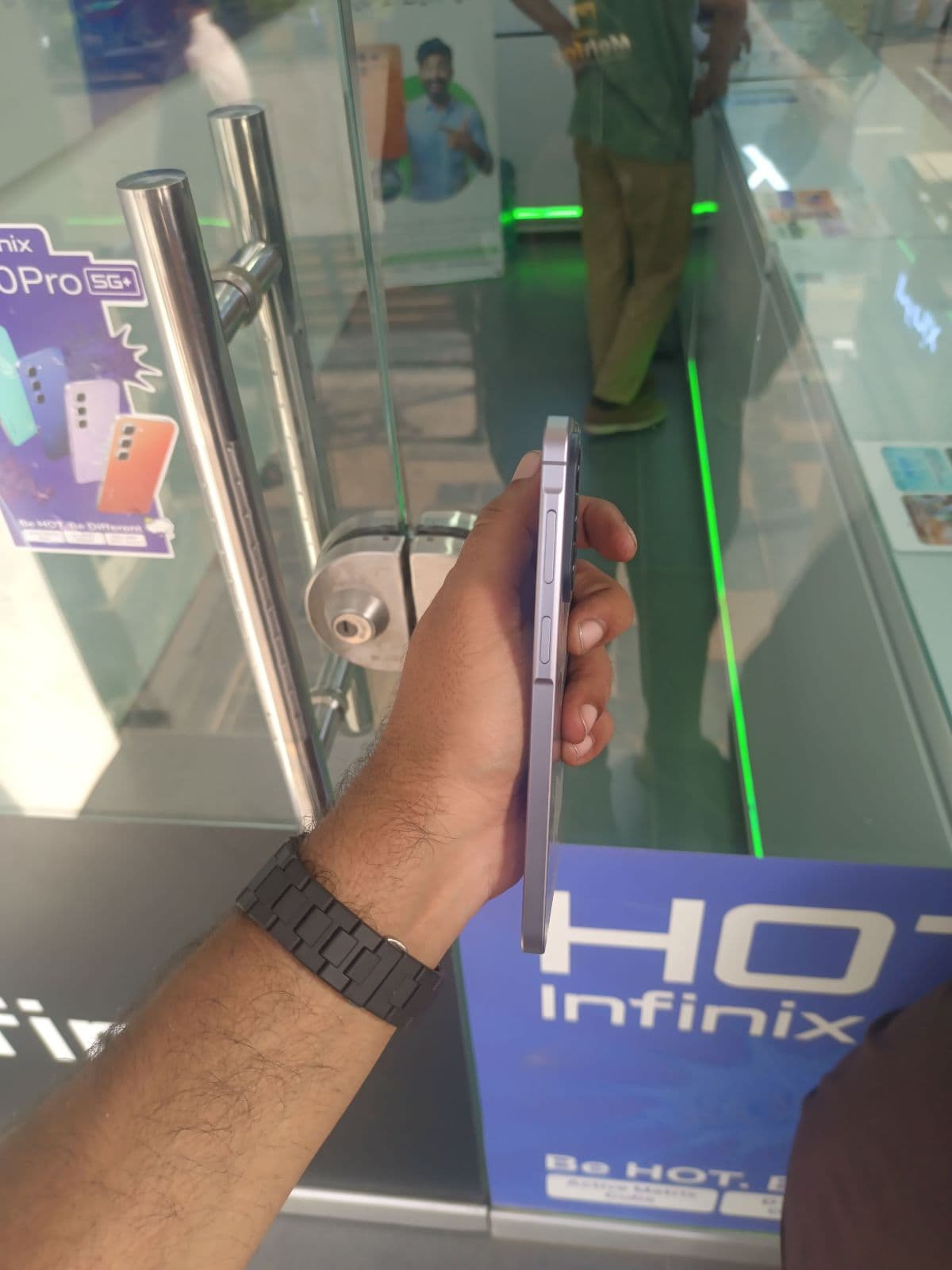 Samsung Galaxy A57 5G 8GB / 128GB in Awesome Gray — photo 4