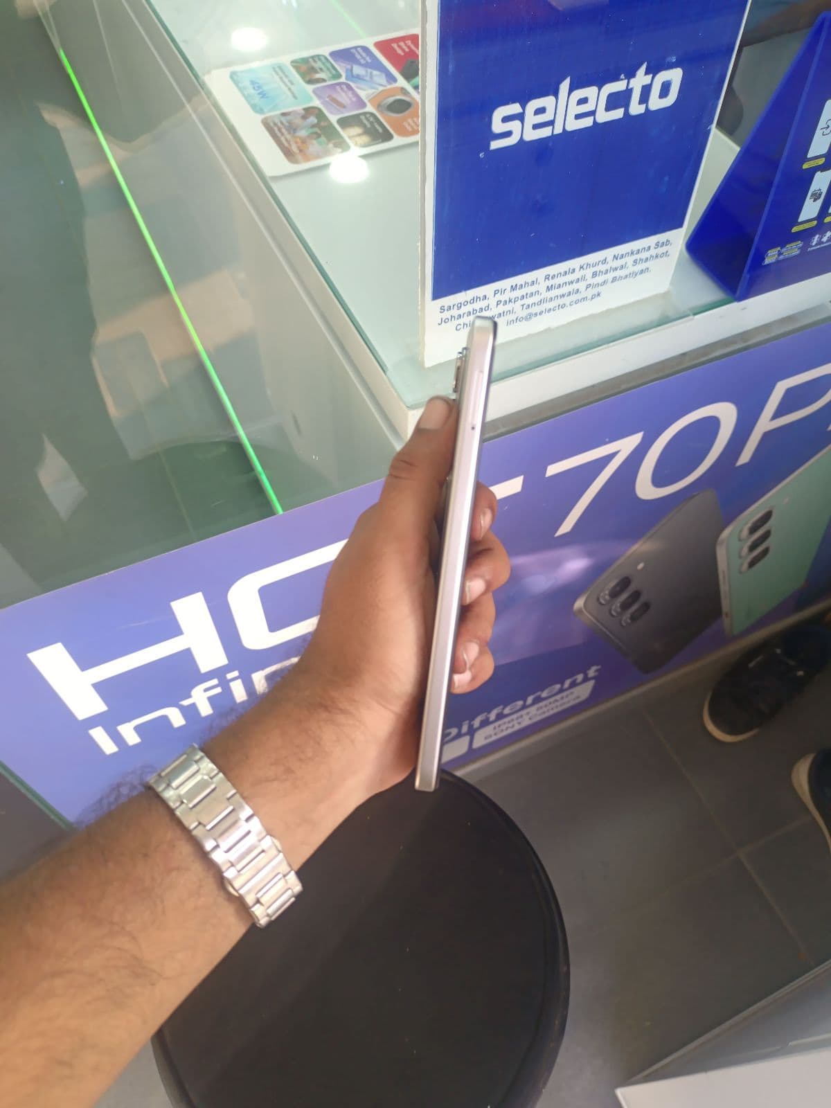 Infinix Hot 60i 6GB / 128GB in Titanium Silver — photo 3