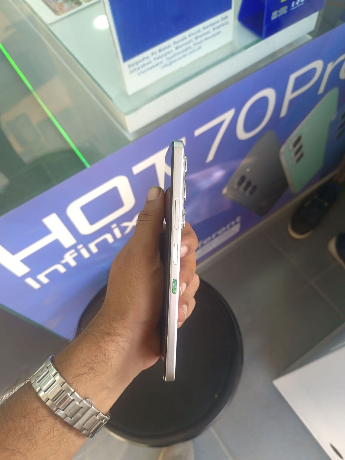 Infinix Hot 60i 6GB / 128GB in Titanium Silver — photo 4
