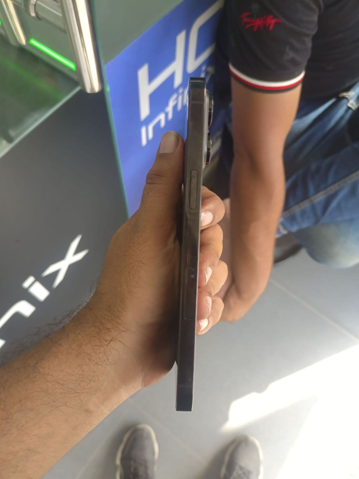 Apple iPhone 14 Pro Max 128GB in Space Black — photo 4