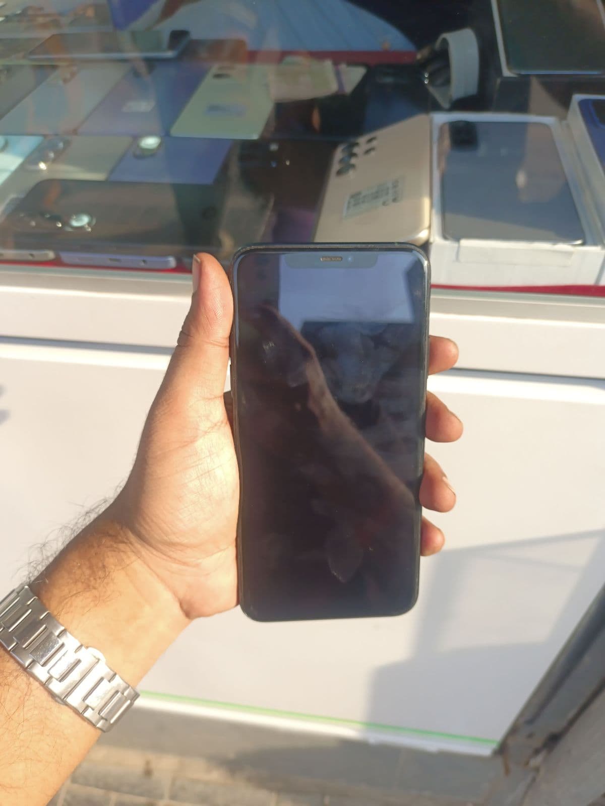 Apple iPhone 11 Pro Max 512GB in Midnight Green — photo 2