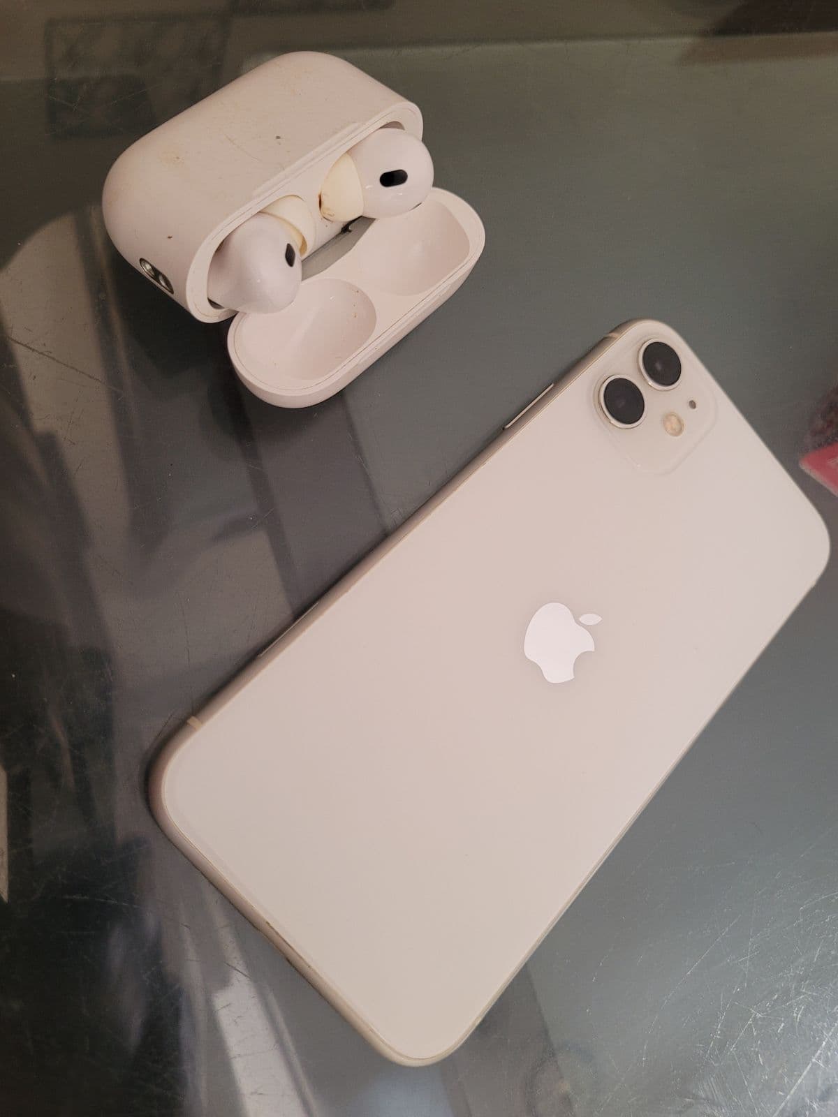Apple iPhone 11 128GB in White — photo 1