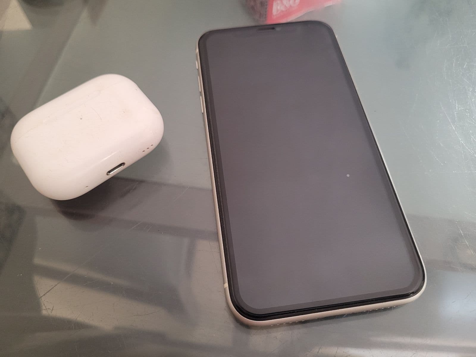 Apple iPhone 11 128GB in White — photo 2