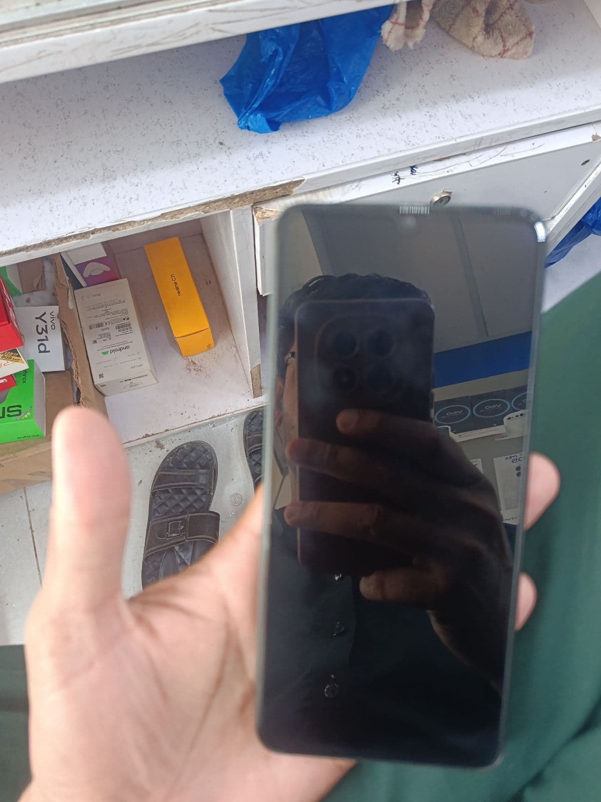 Vivo Y04 4GB / 128GB in Jade Green — photo 2