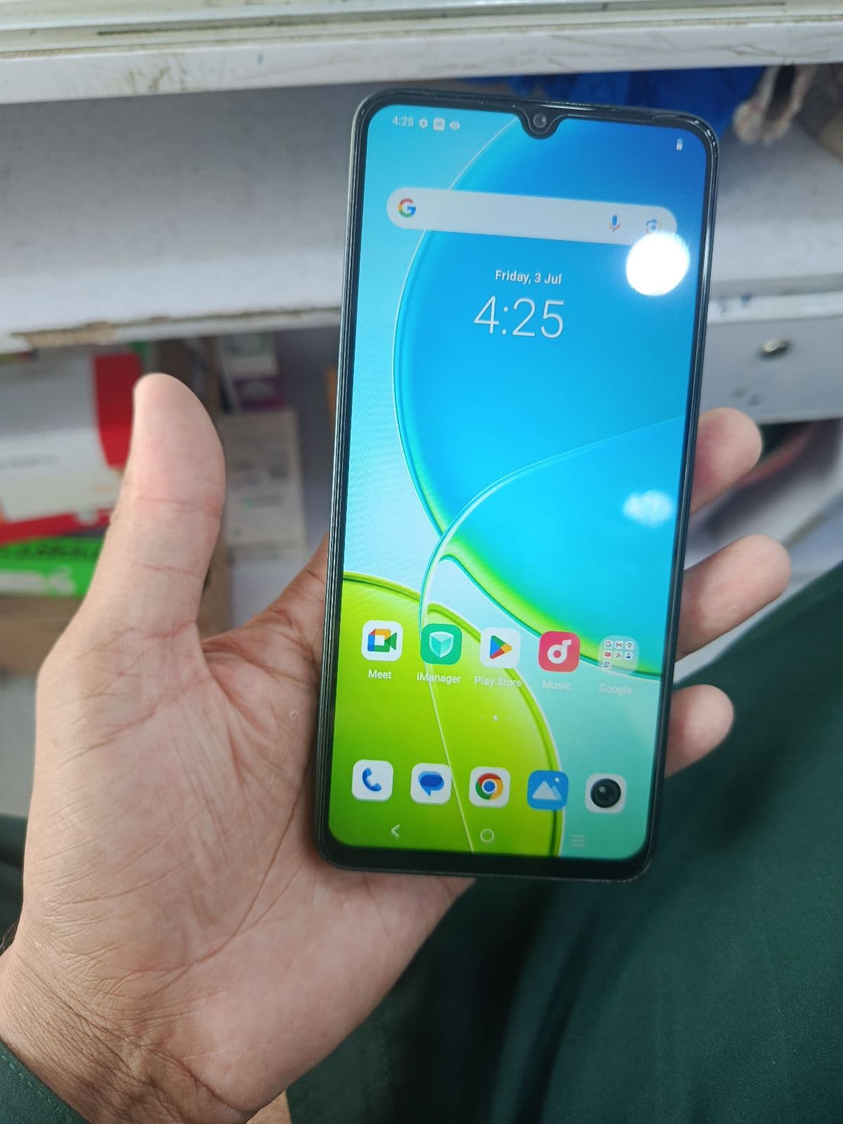 Vivo Y04 4GB / 128GB in Jade Green — photo 3