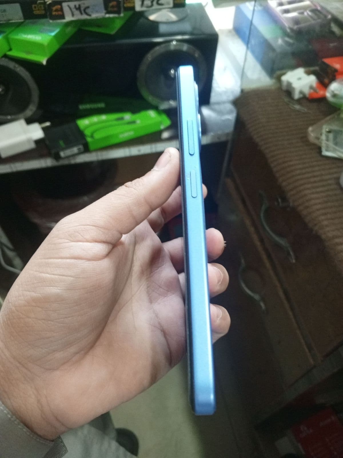 Infinix Smart 10 4GB / 64GB in Iris Blue — photo 3