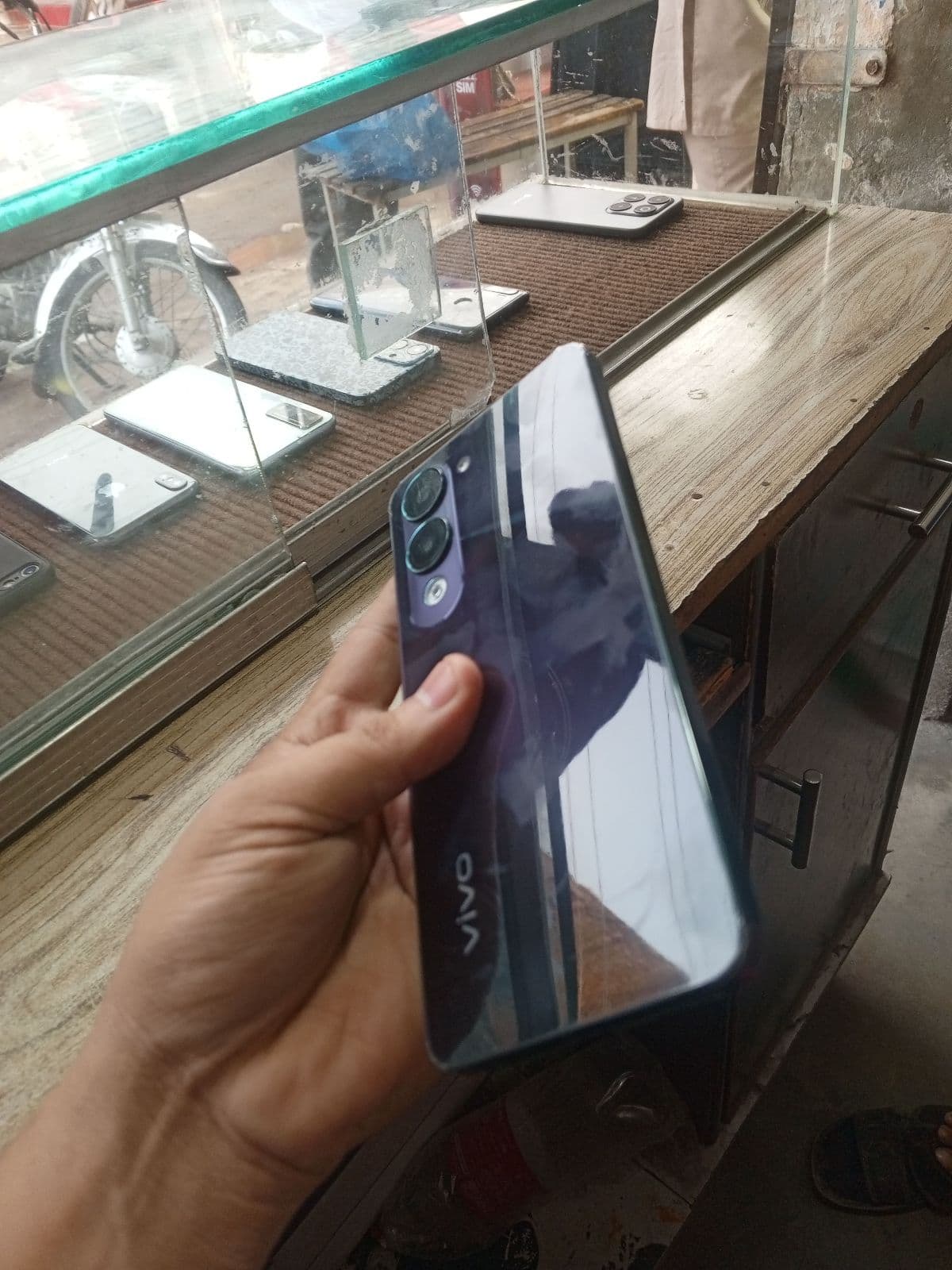 Vivo Y04 4GB / 64GB in Jade Green — photo 2