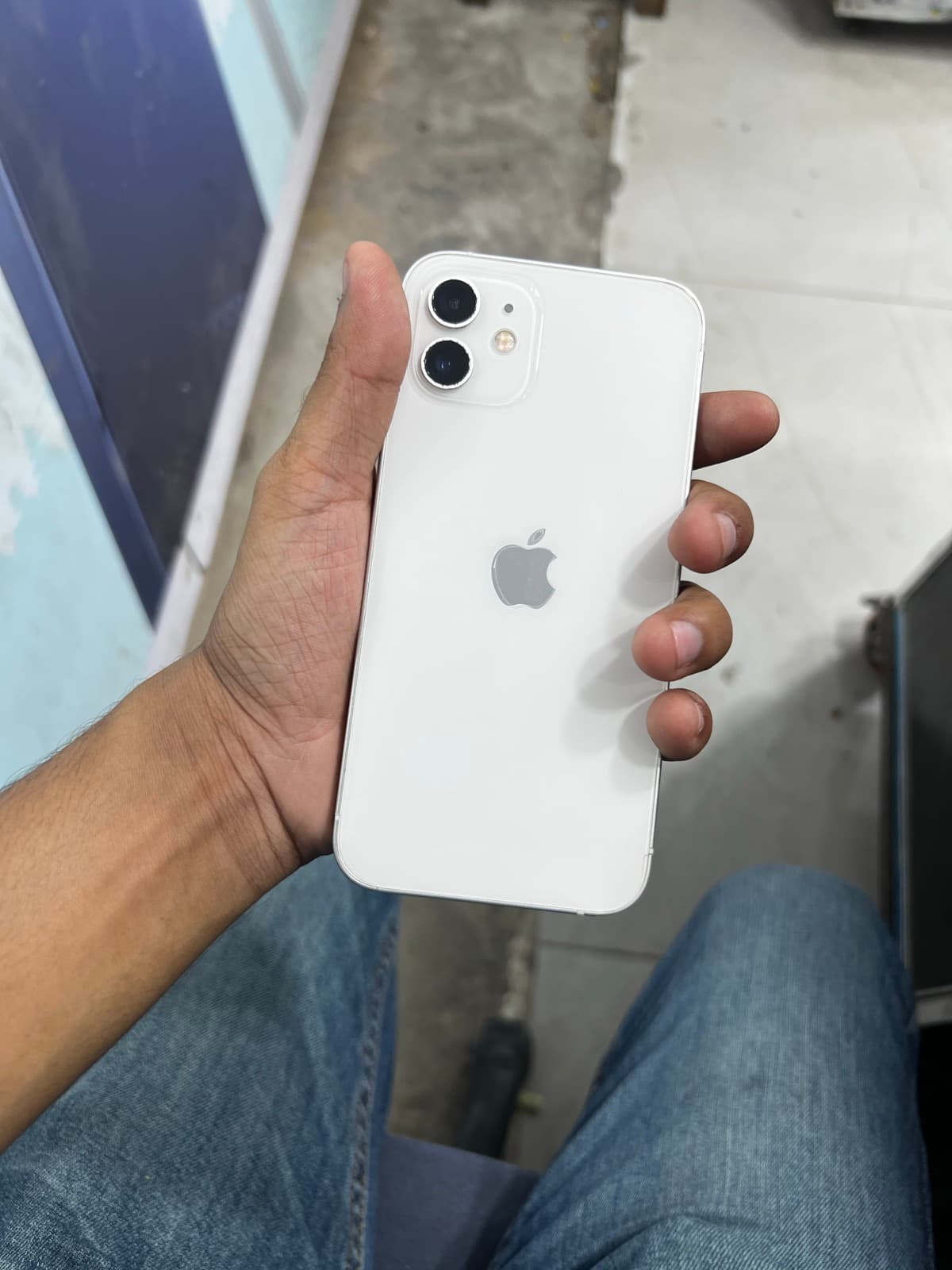 iPhone 12 · 64GB