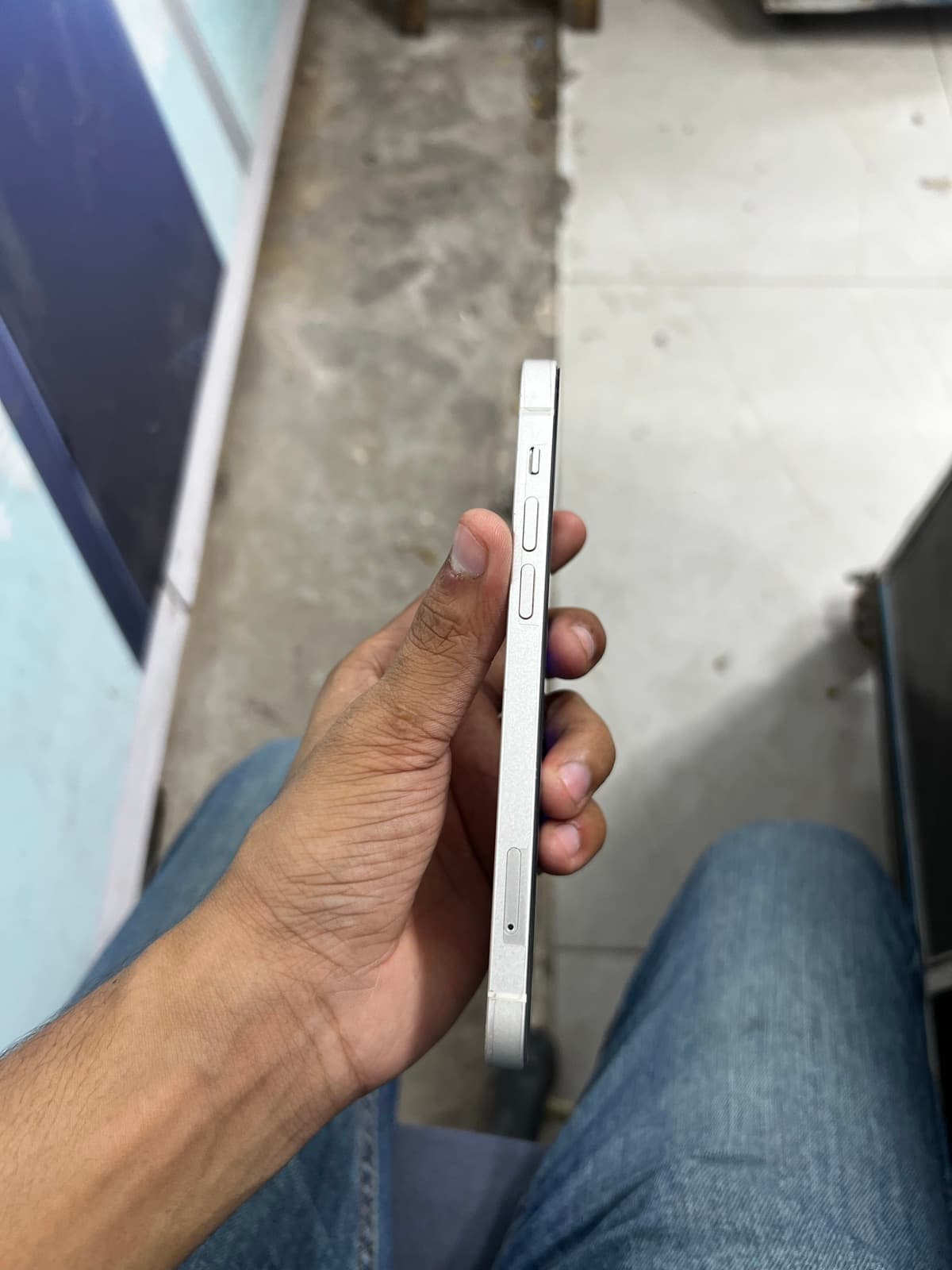Apple iPhone 12 64GB in White — photo 4