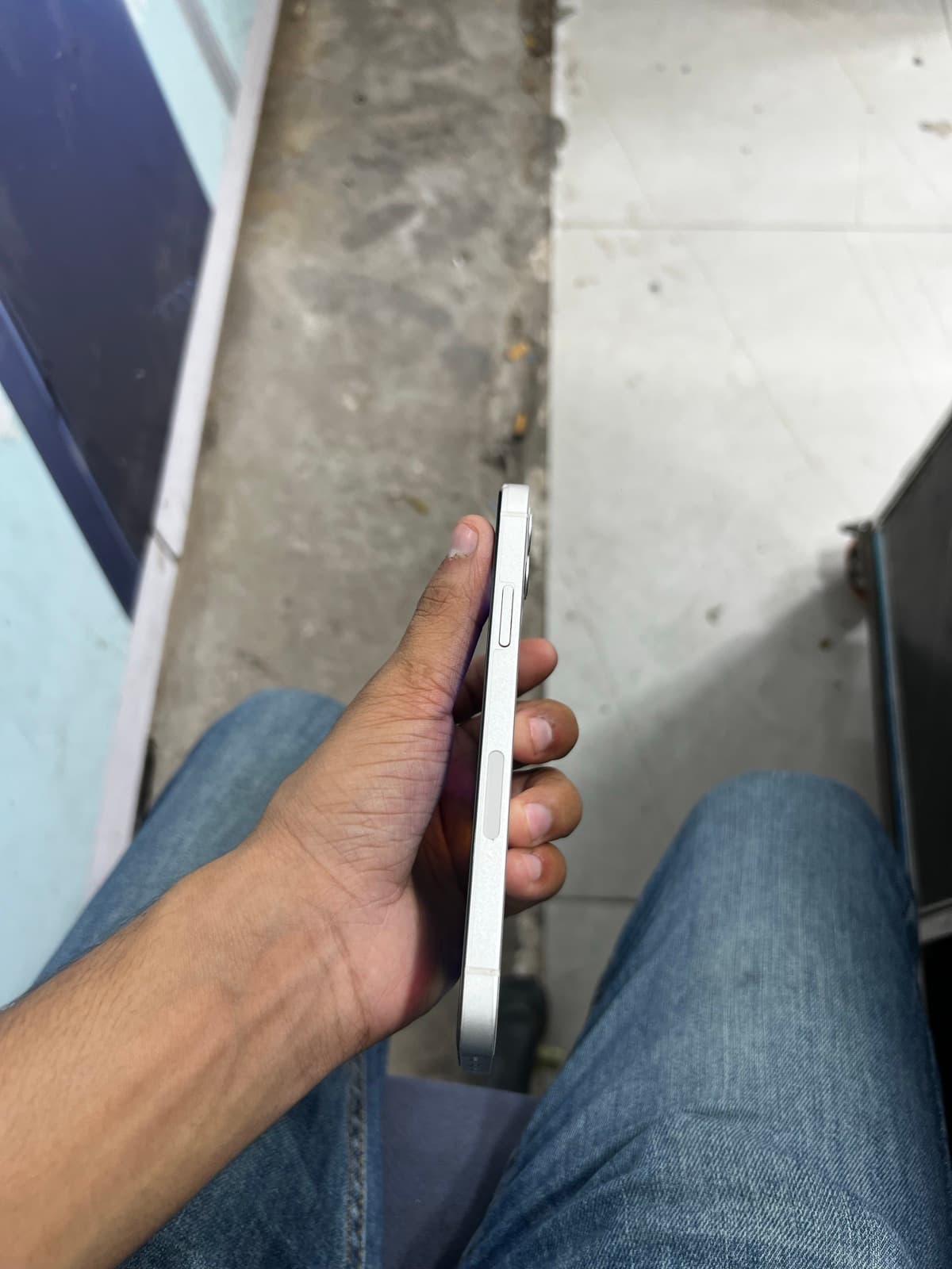 Apple iPhone 12 64GB in White — photo 5