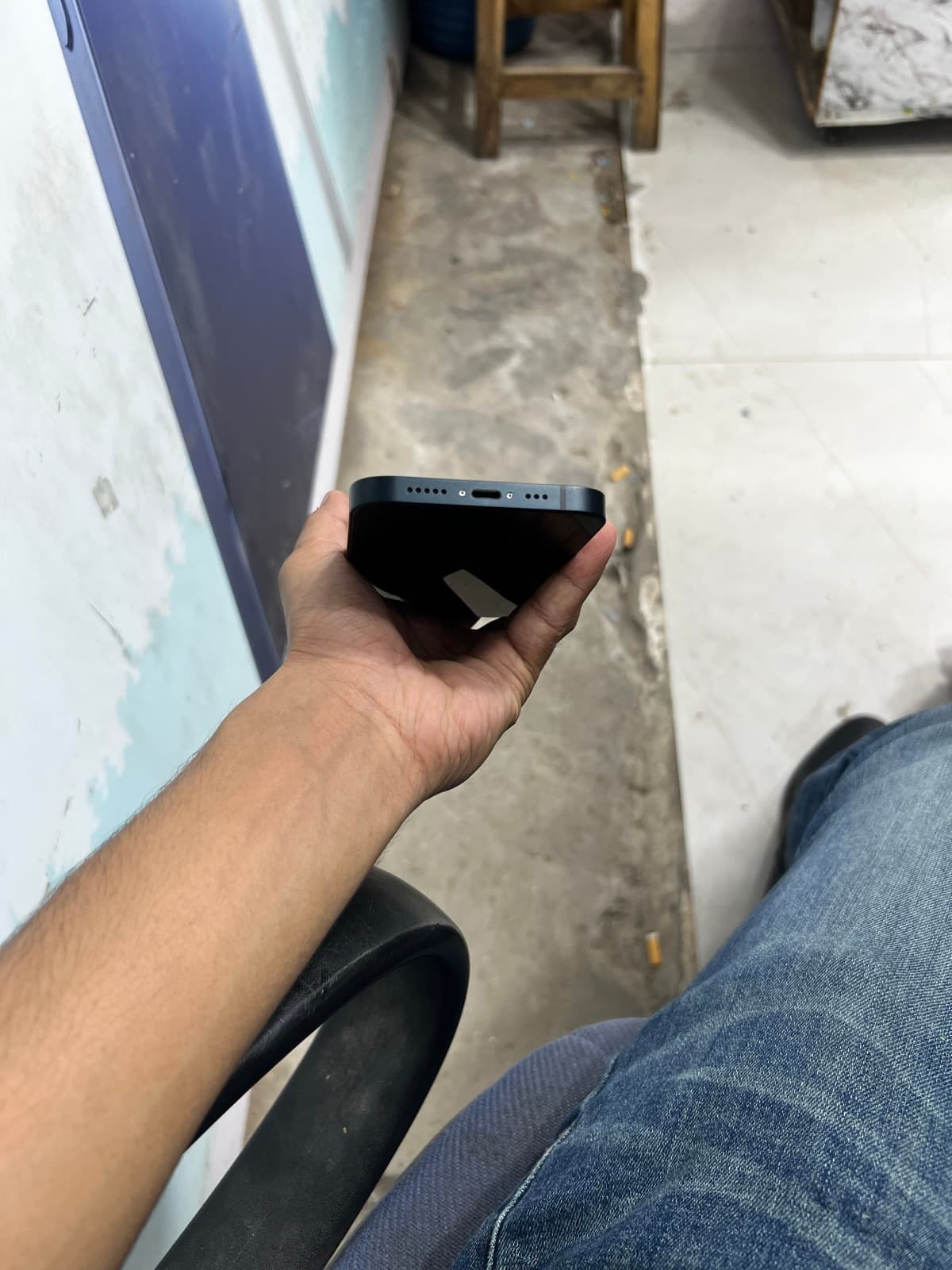 Apple iPhone 13 128GB in Midnight — photo 3