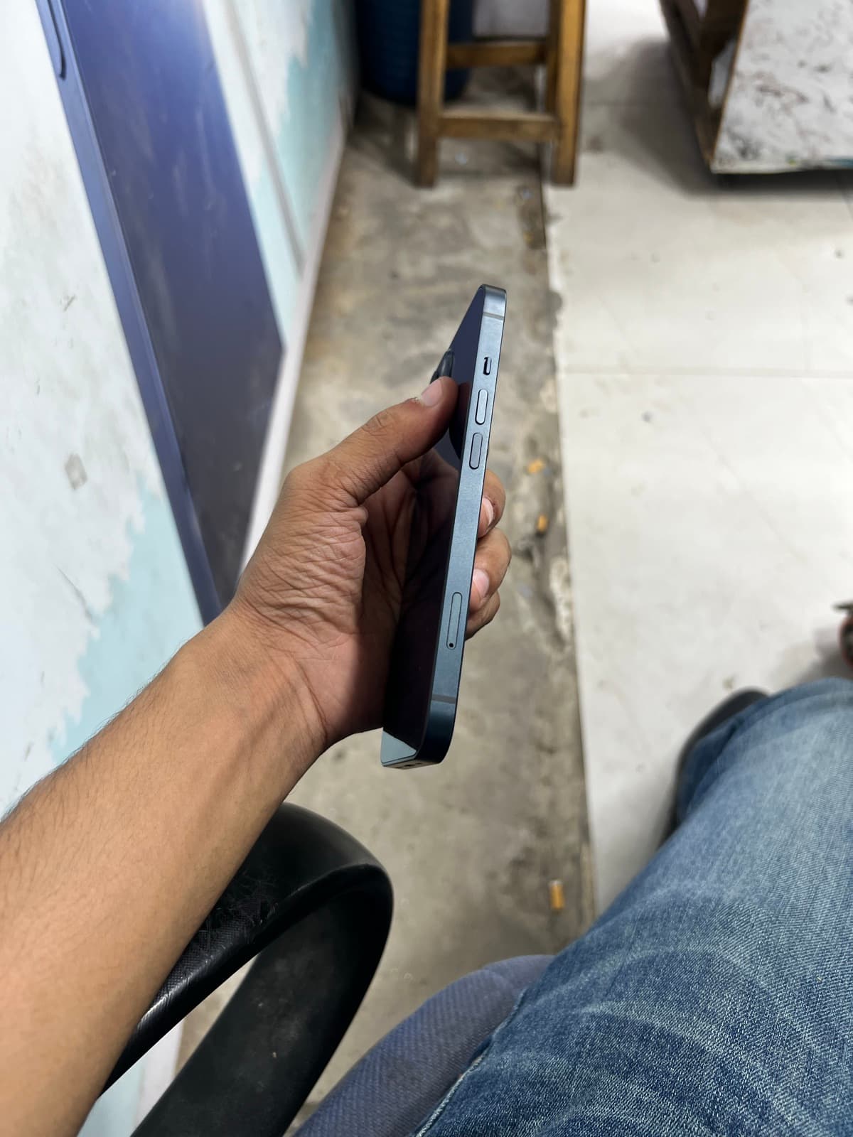 Apple iPhone 13 128GB in Midnight — photo 4