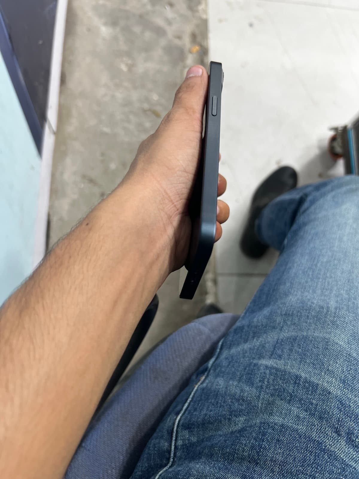 Apple iPhone 13 128GB in Midnight — photo 5