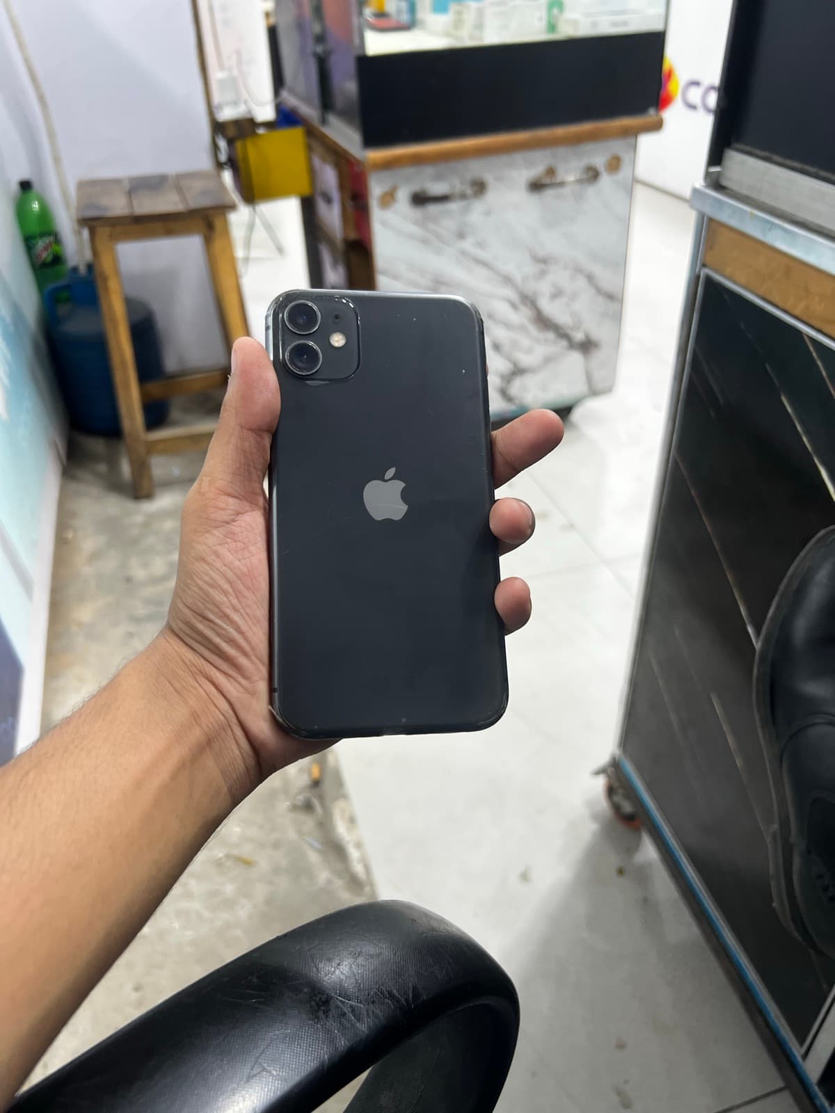 iPhone 11 · 128GB