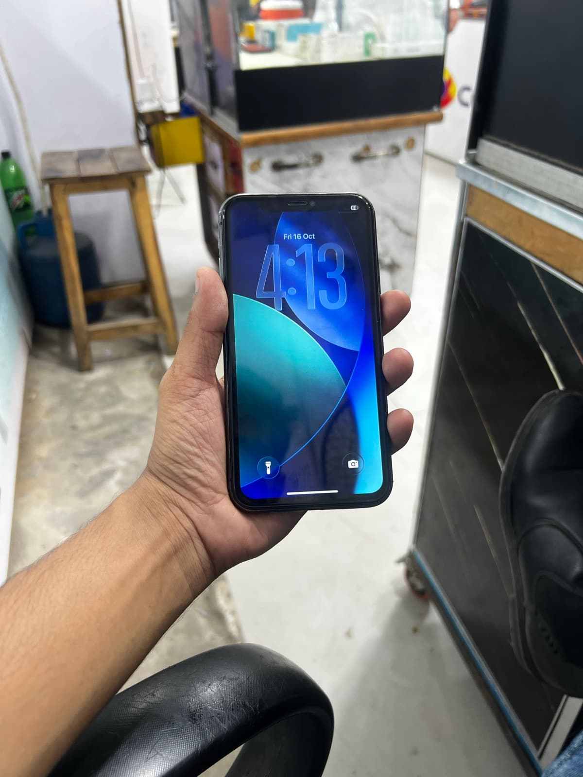 Apple iPhone 11 128GB in Black — photo 2