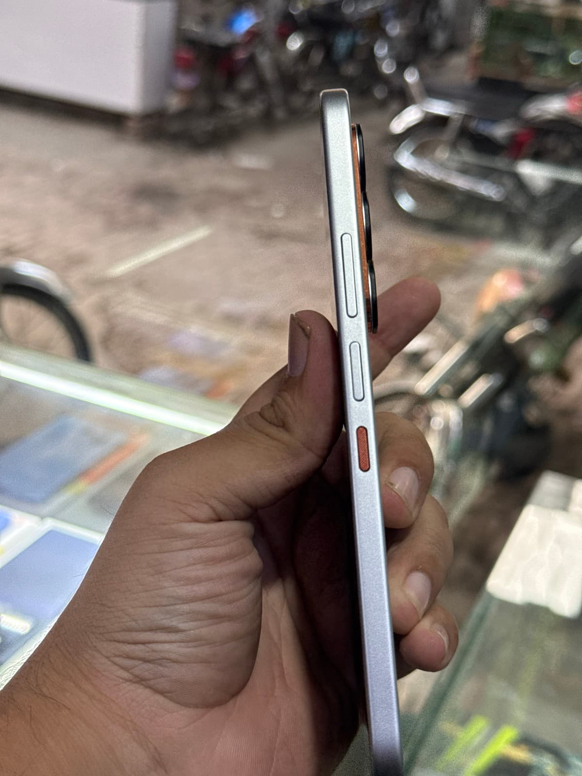 Infinix Hot 60 Pro 8GB / 128GB in Titanium Silver — photo 2