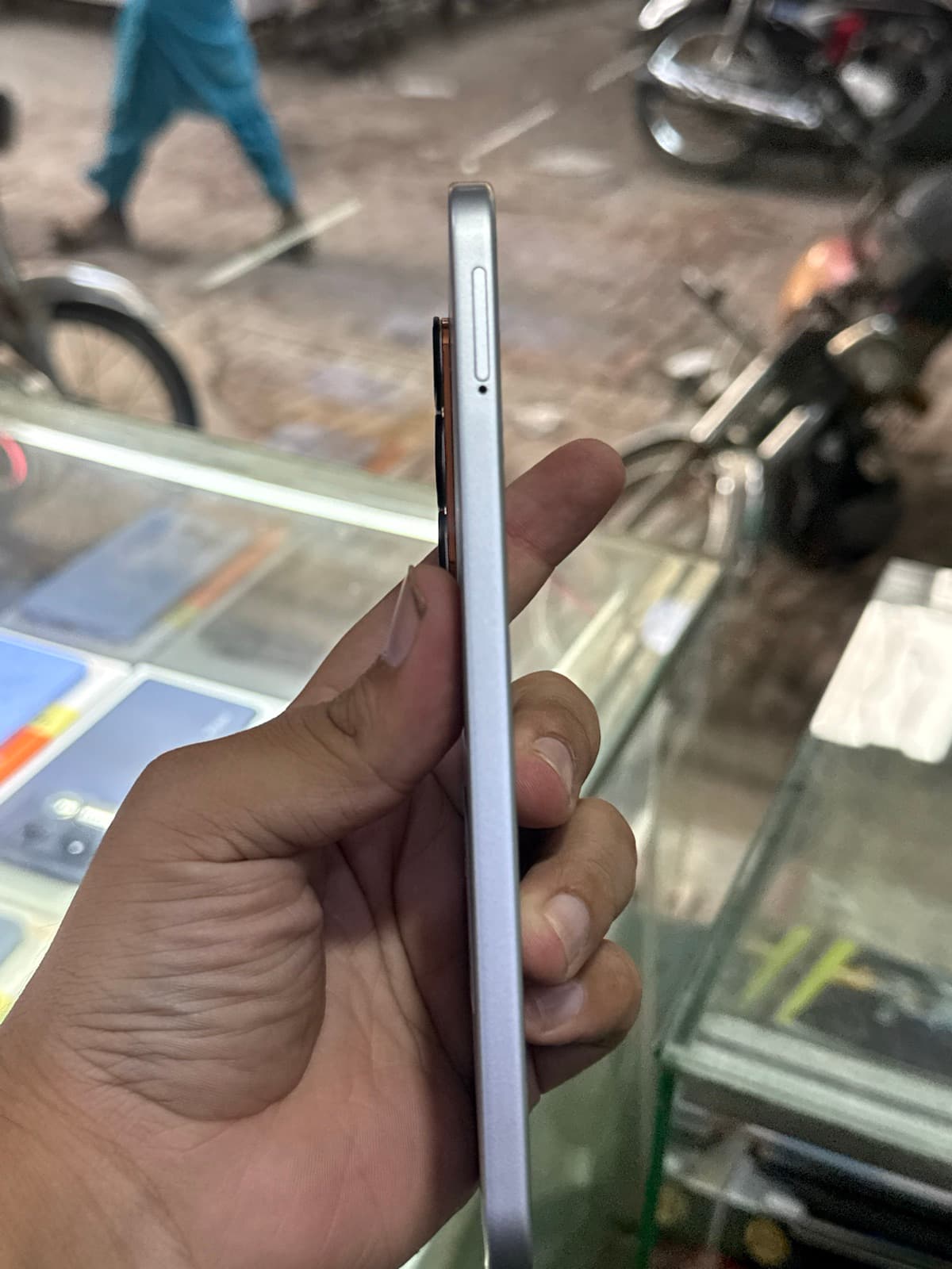 Infinix Hot 60 Pro 8GB / 128GB in Titanium Silver — photo 3