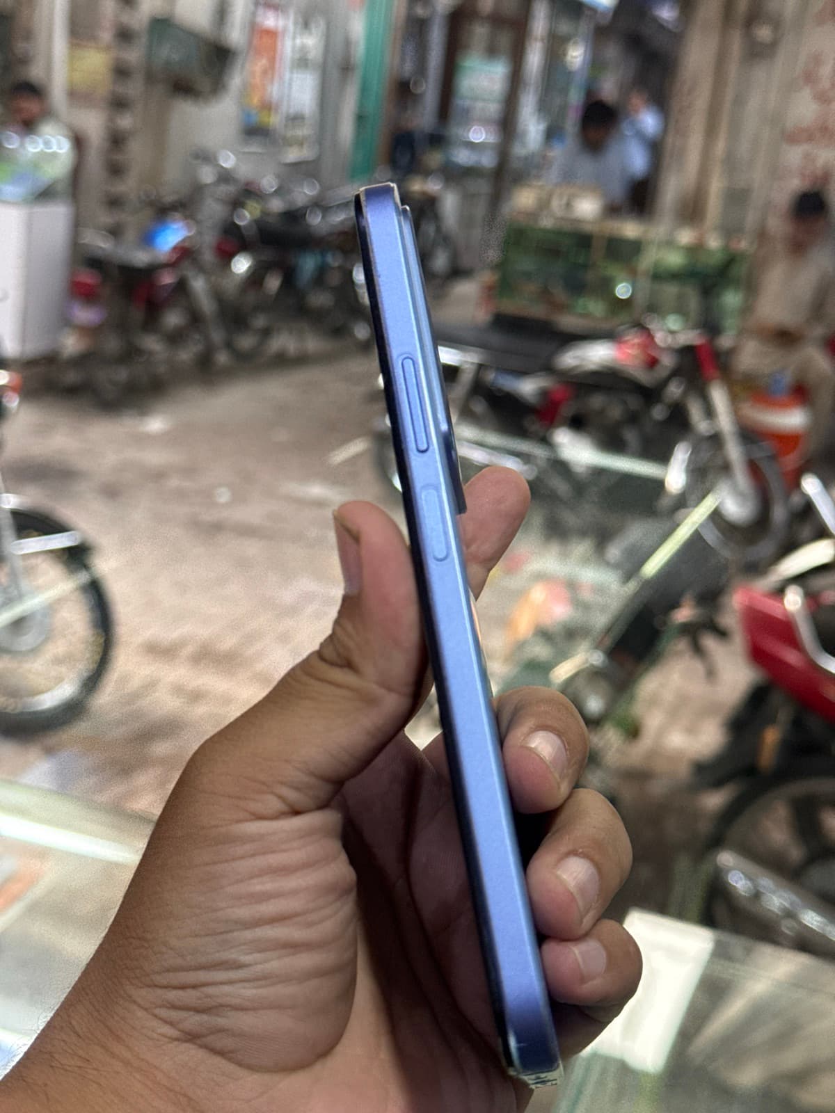 Realme C85 8GB / 128GB in Kingfisher Blue — photo 2