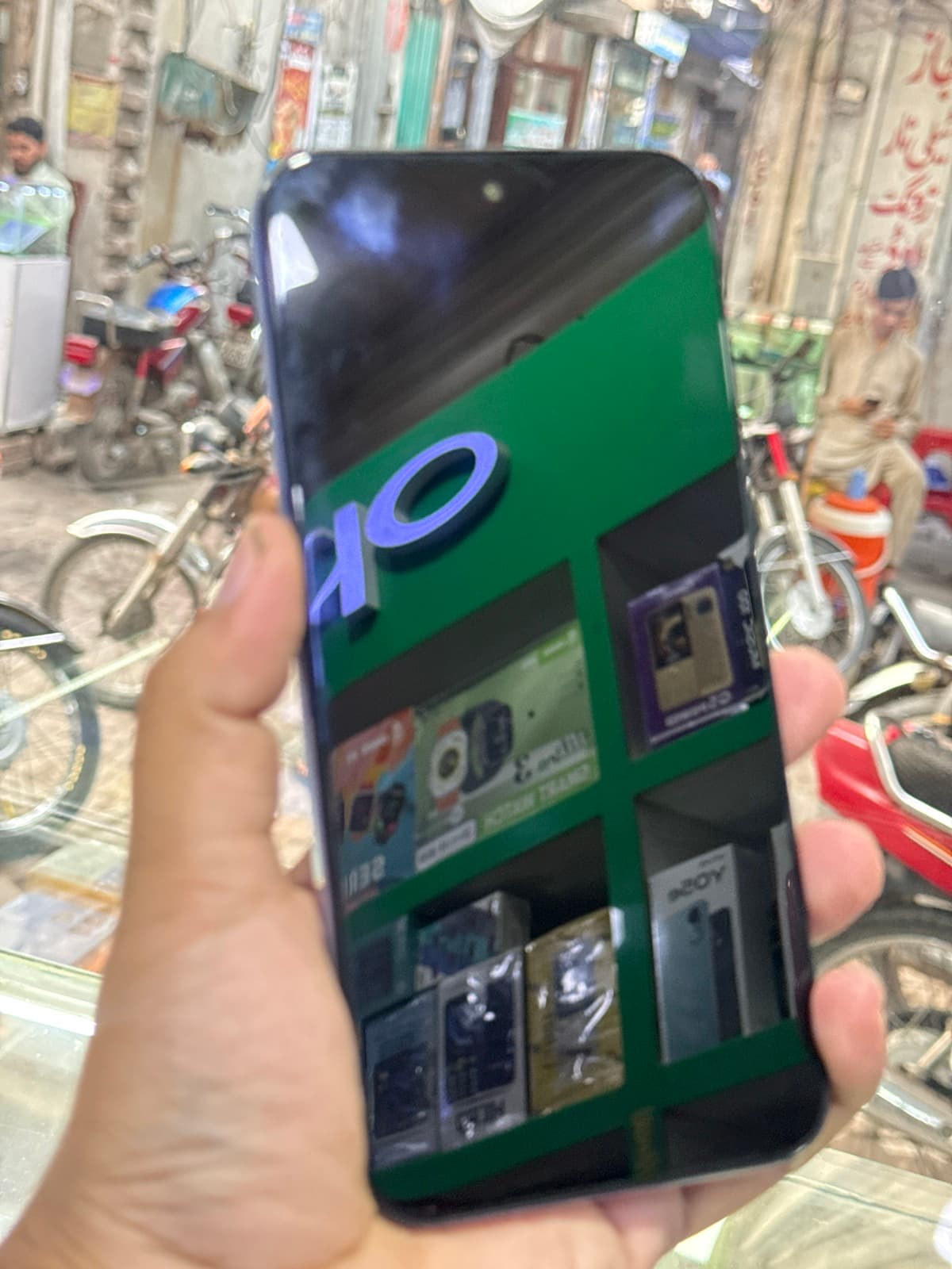 Realme C85 8GB / 128GB in Kingfisher Blue — photo 4