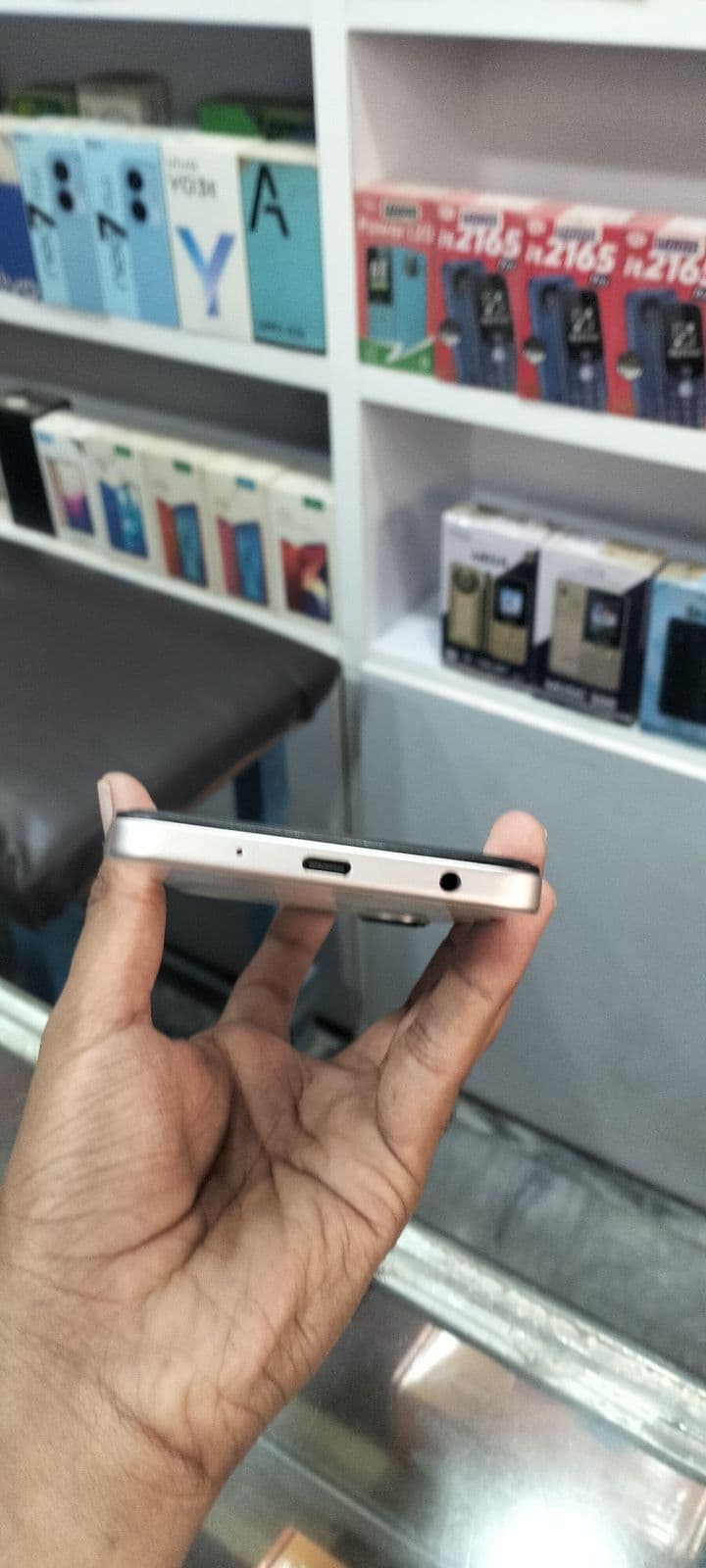 Vivo Y11d 6GB / 128GB in Sunrise Gold — photo 3