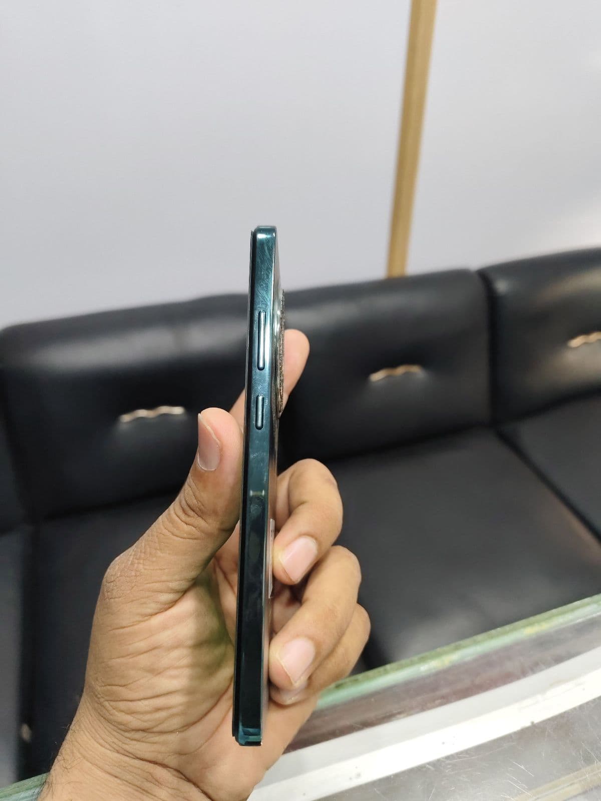 Oppo Reno 12 F 4G 8GB / 256GB in Olive Green — photo 3