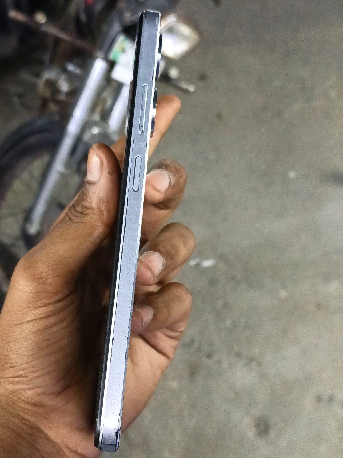 Infinix Hot 30 Play 4GB / 64GB in Blade White — photo 4