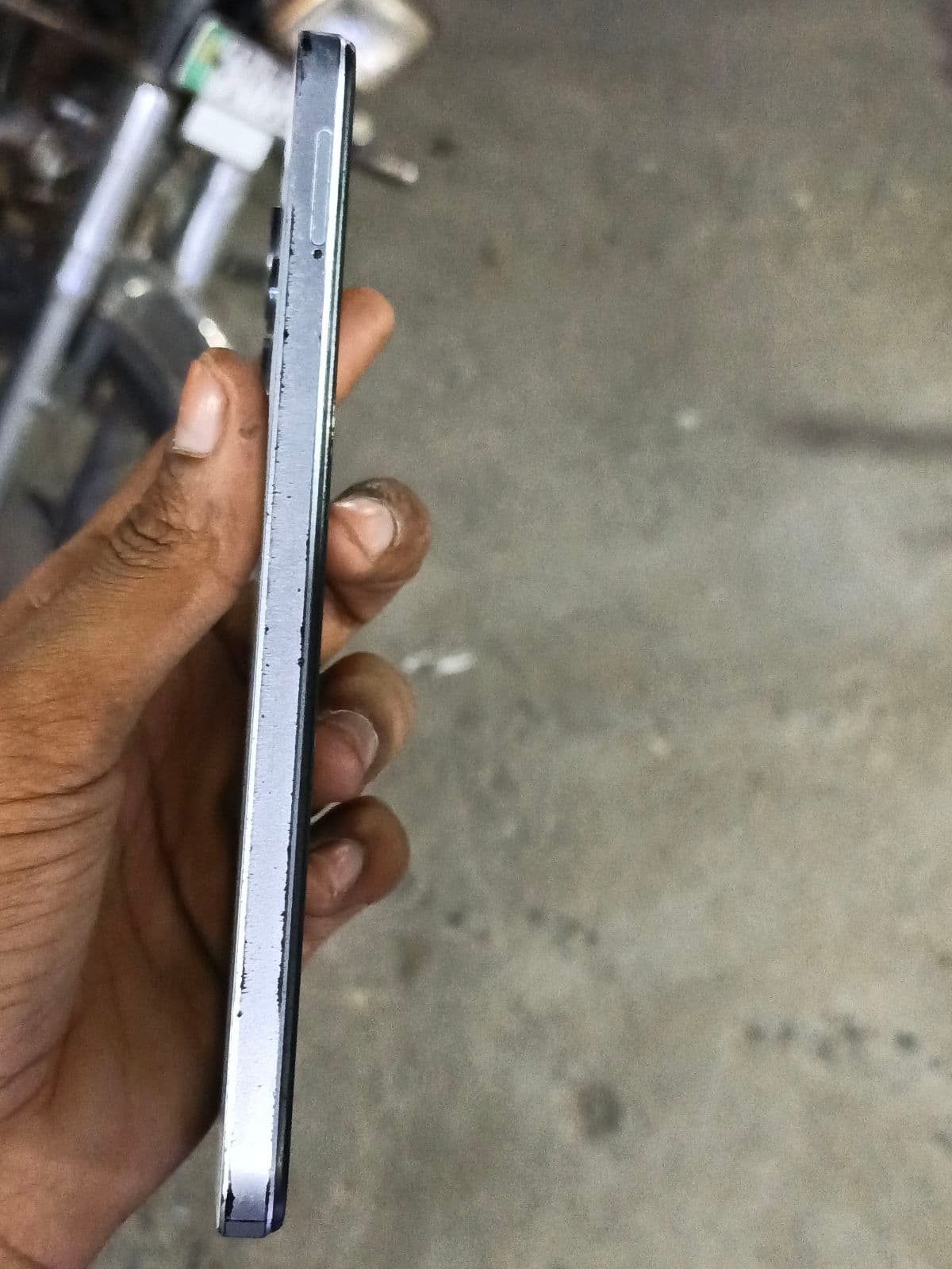 Infinix Hot 30 Play 4GB / 64GB in Blade White — photo 5