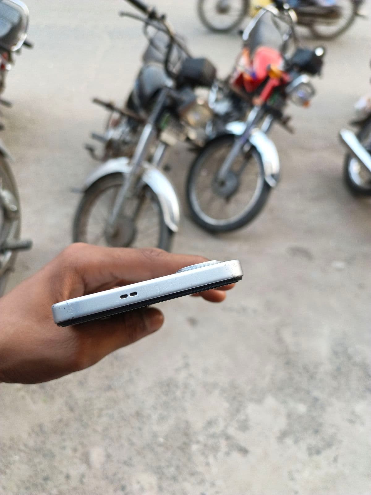 Infinix Smart 10 4GB / 64GB in Titanium Silver — photo 5