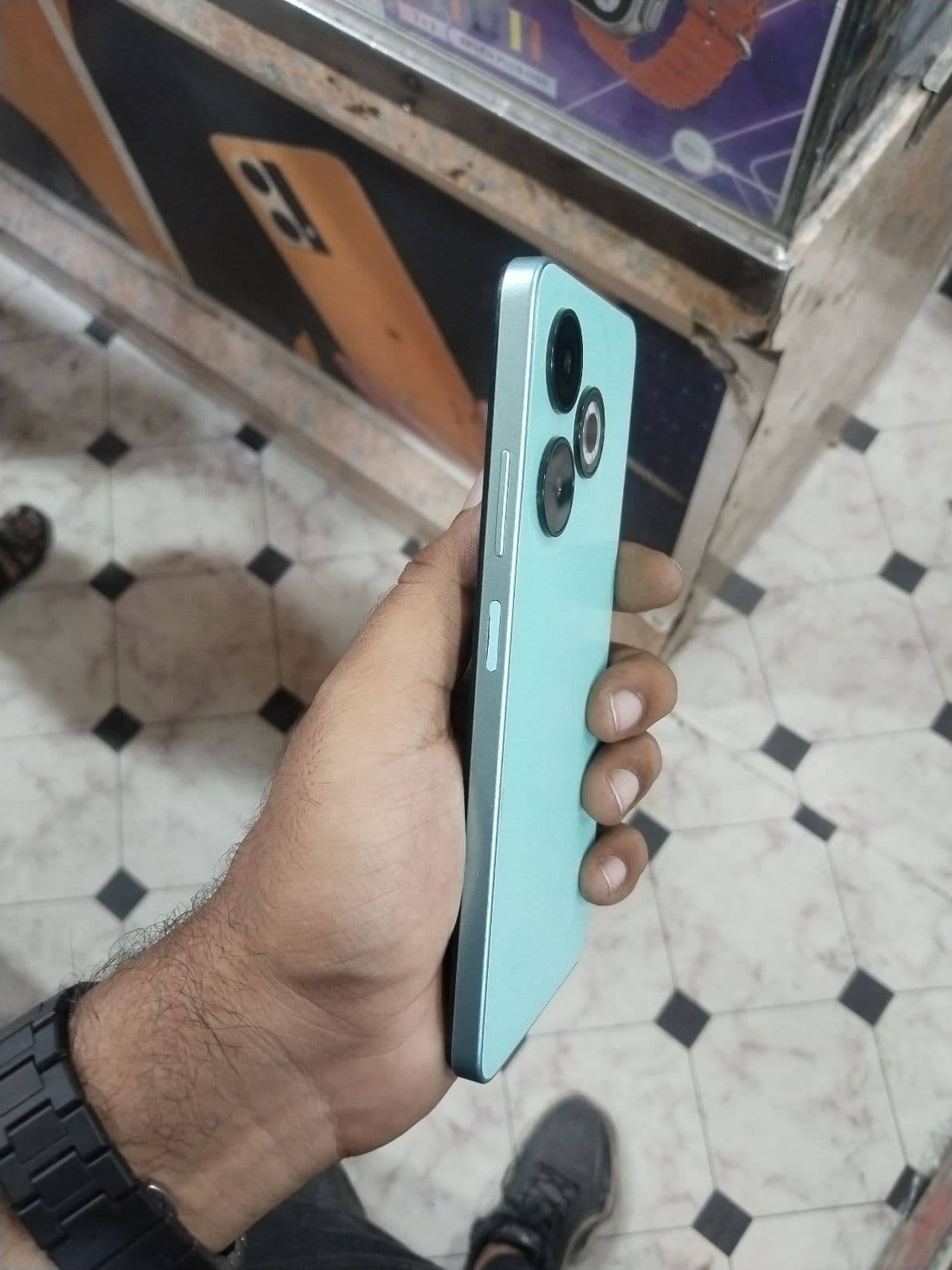Infinix Smart 8 4GB / 64GB in Crystal Green — photo 2