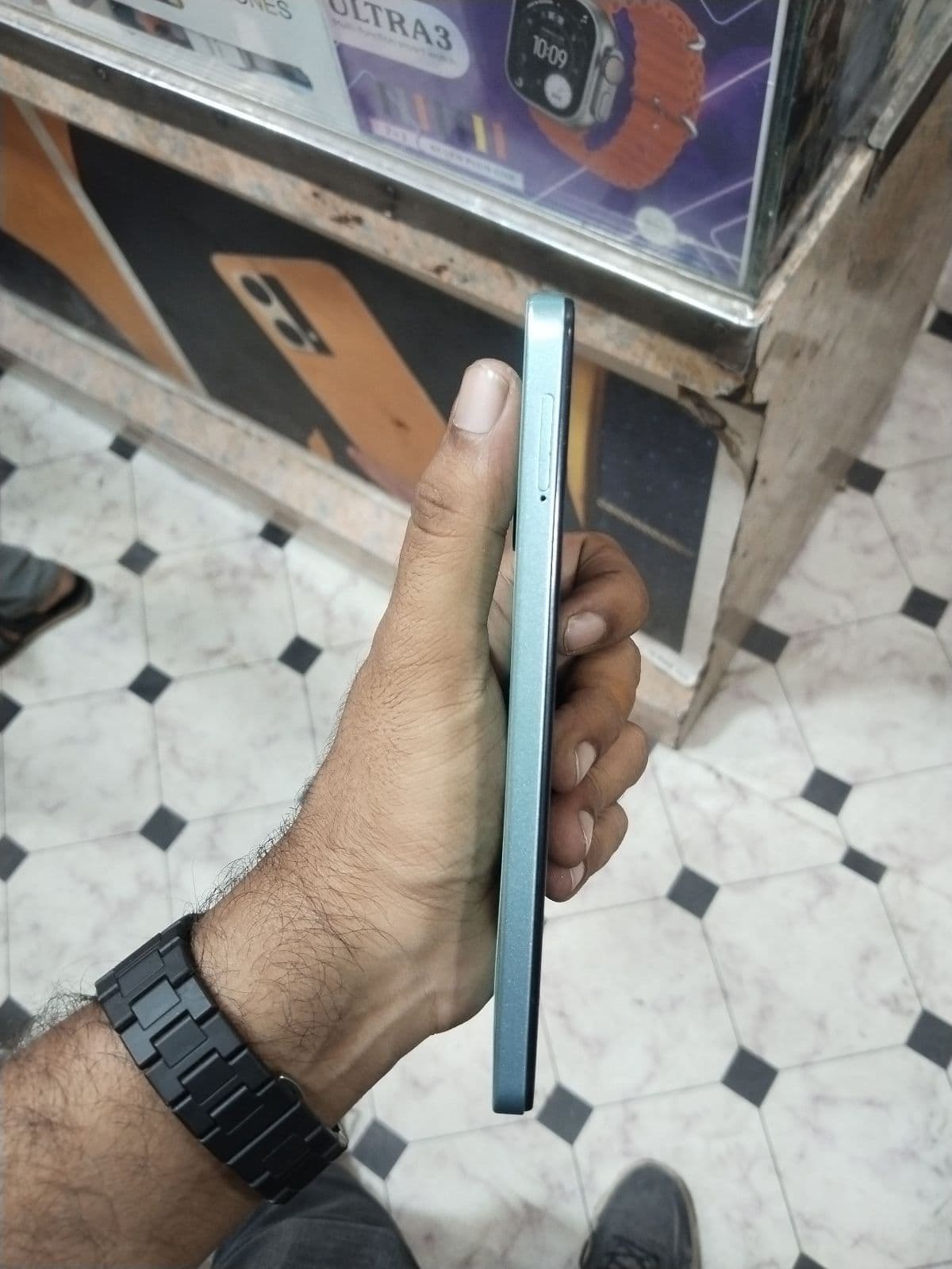 Infinix Smart 8 4GB / 64GB in Crystal Green — photo 3