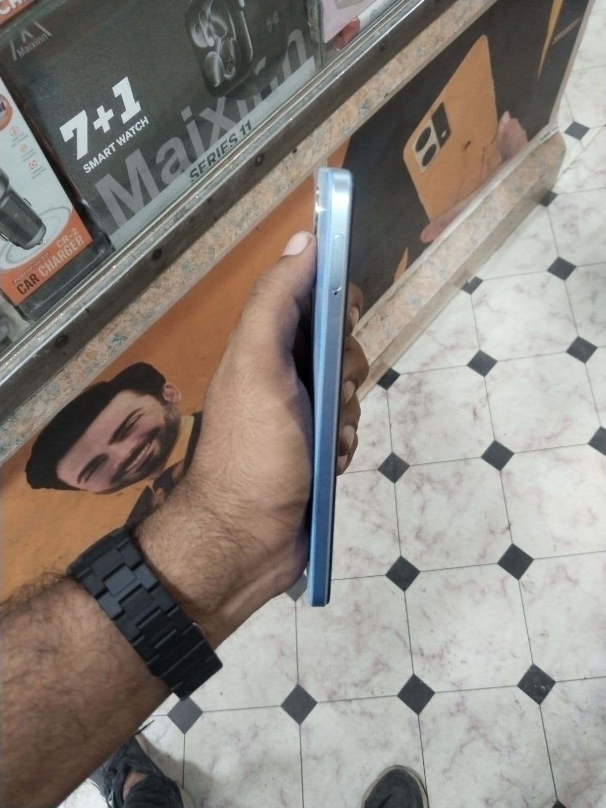 Oppo A17 4GB / 64GB in Lake Blue — photo 3