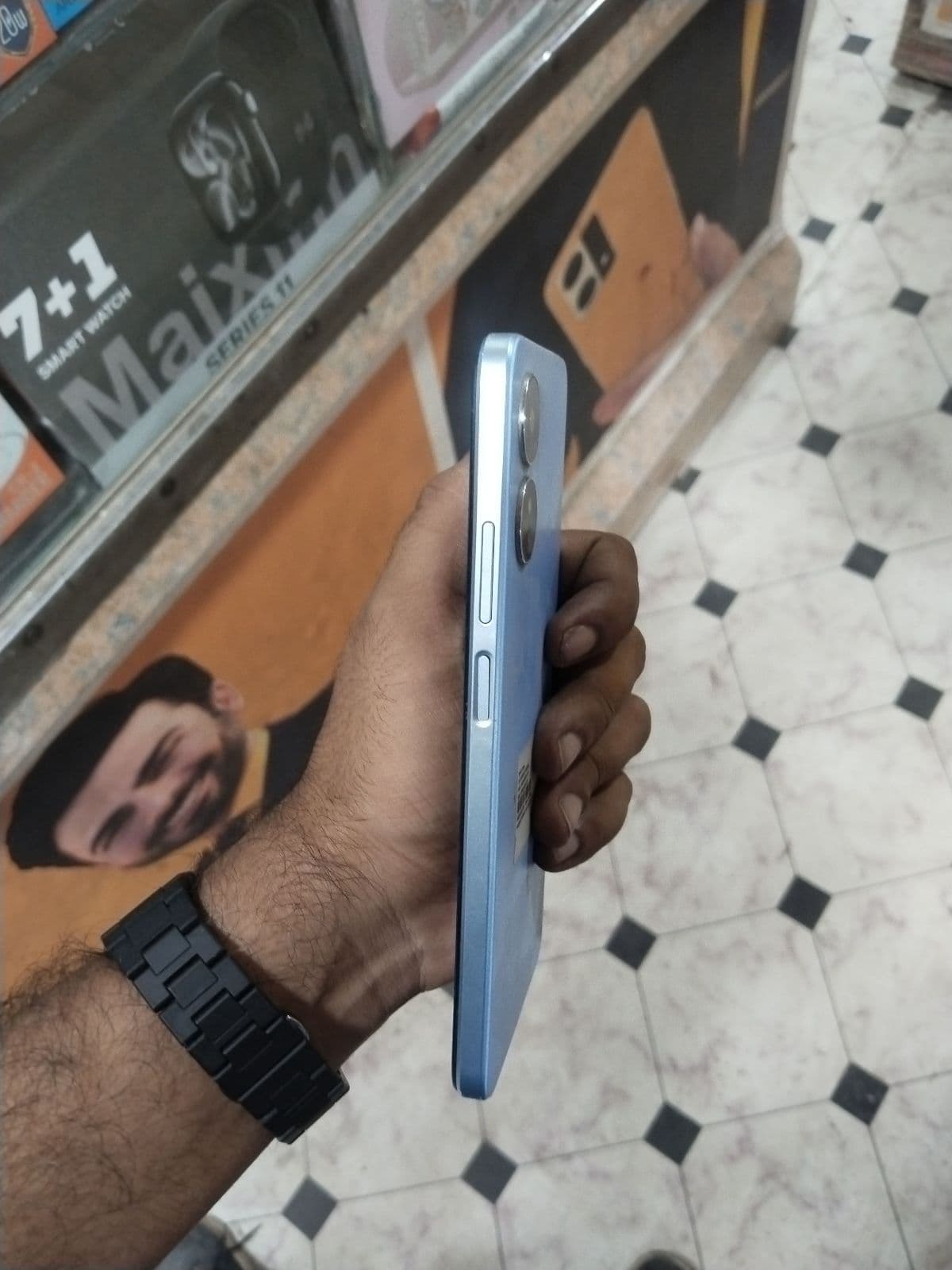 Oppo A17 4GB / 64GB in Lake Blue — photo 4