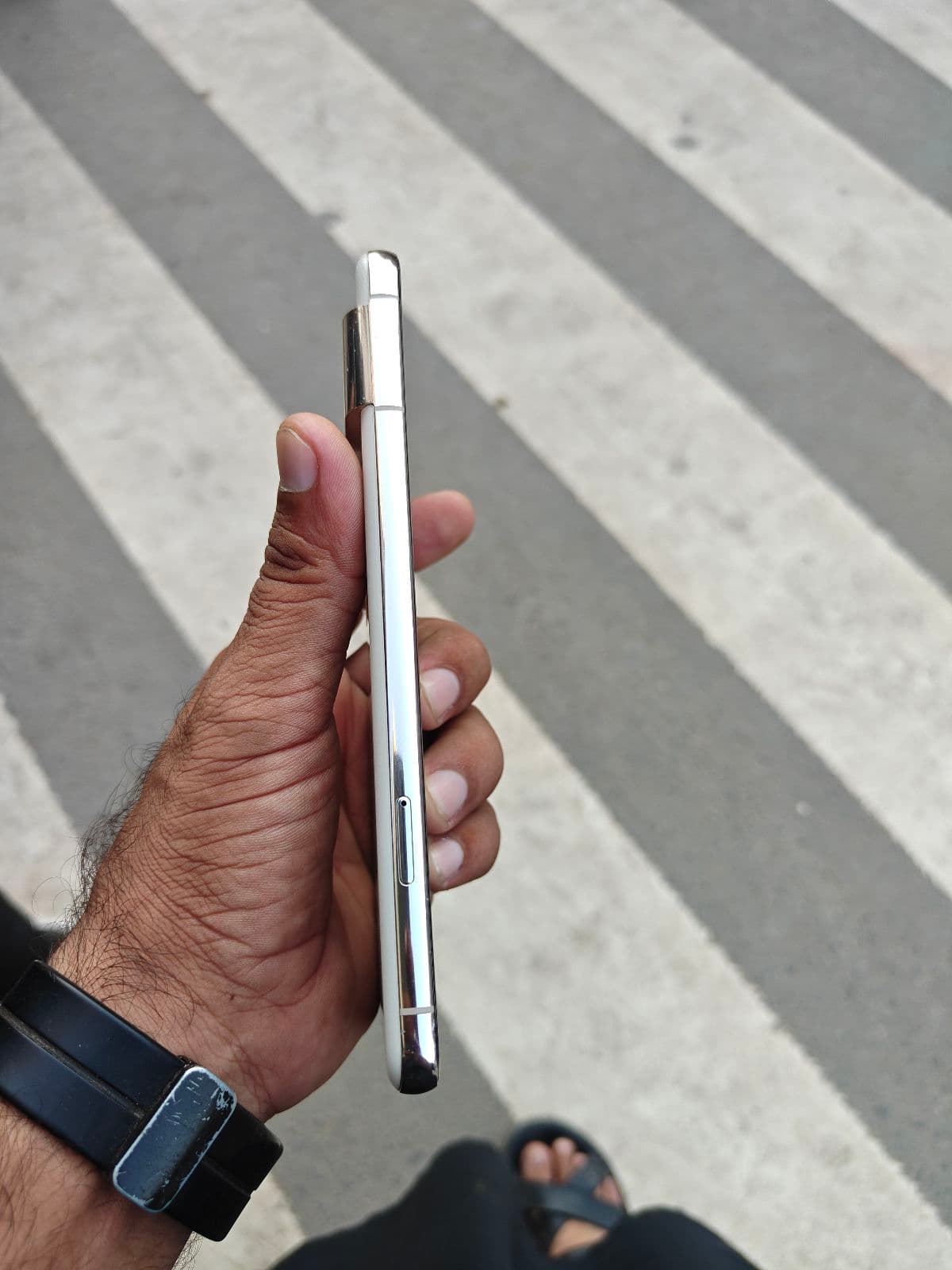 Google Pixel 8 Pro 12GB / 128GB in Porcelain — photo 3