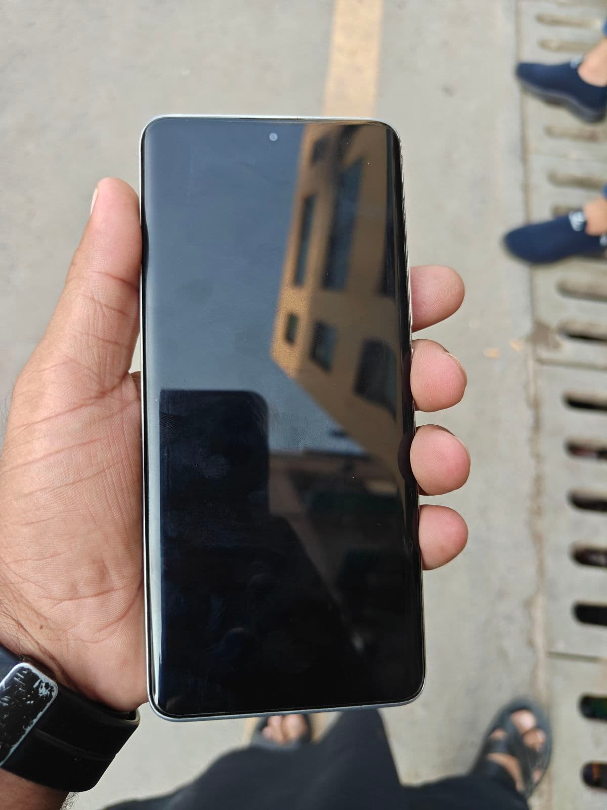 Xiaomi Redmi Note 13 Pro+ 12GB / 512GB in Moonlight White — photo 2
