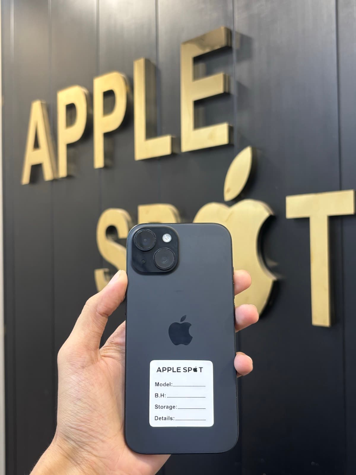 iPhone 15 · 128GB