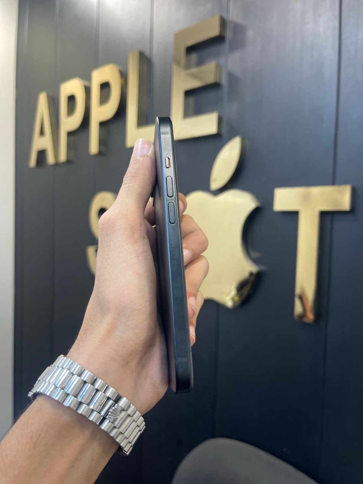 Apple iPhone 15 128GB in Black — photo 3