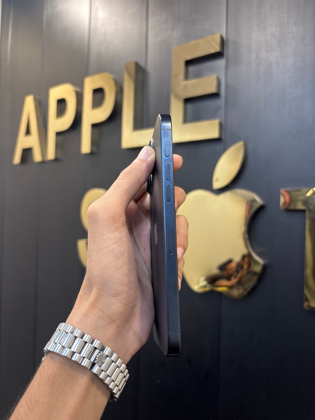 Apple iPhone 15 Pro Max 512GB in Blue Titanium — photo 3