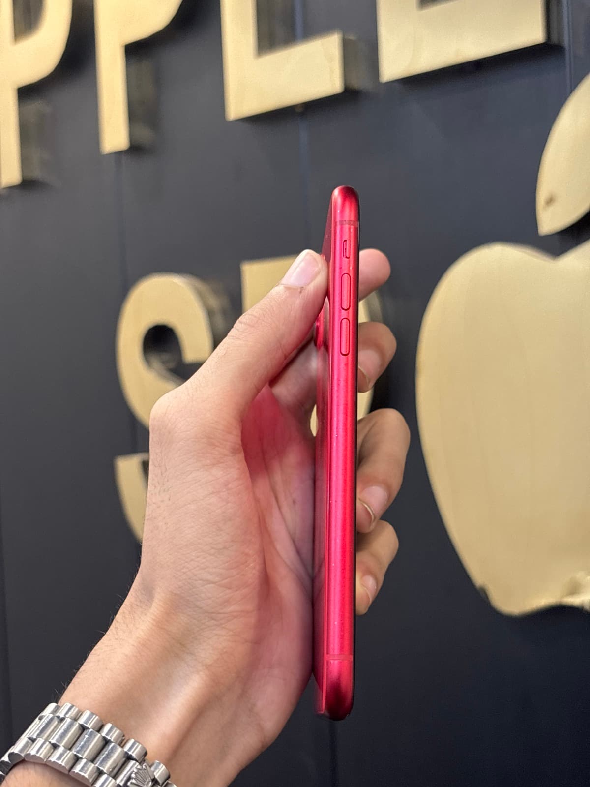 Apple iPhone 11 64GB in (PRODUCT)RED — photo 3