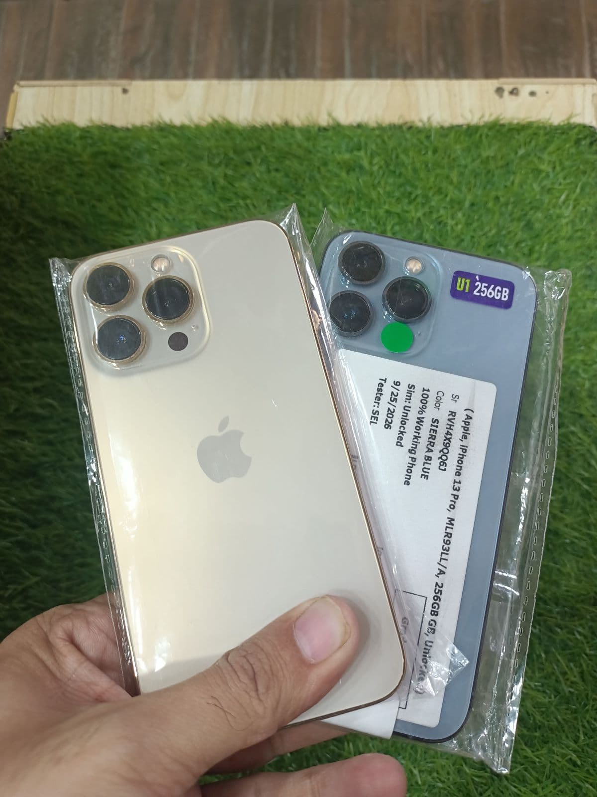 Apple iPhone 13 Pro 256GB in Gold — photo 1