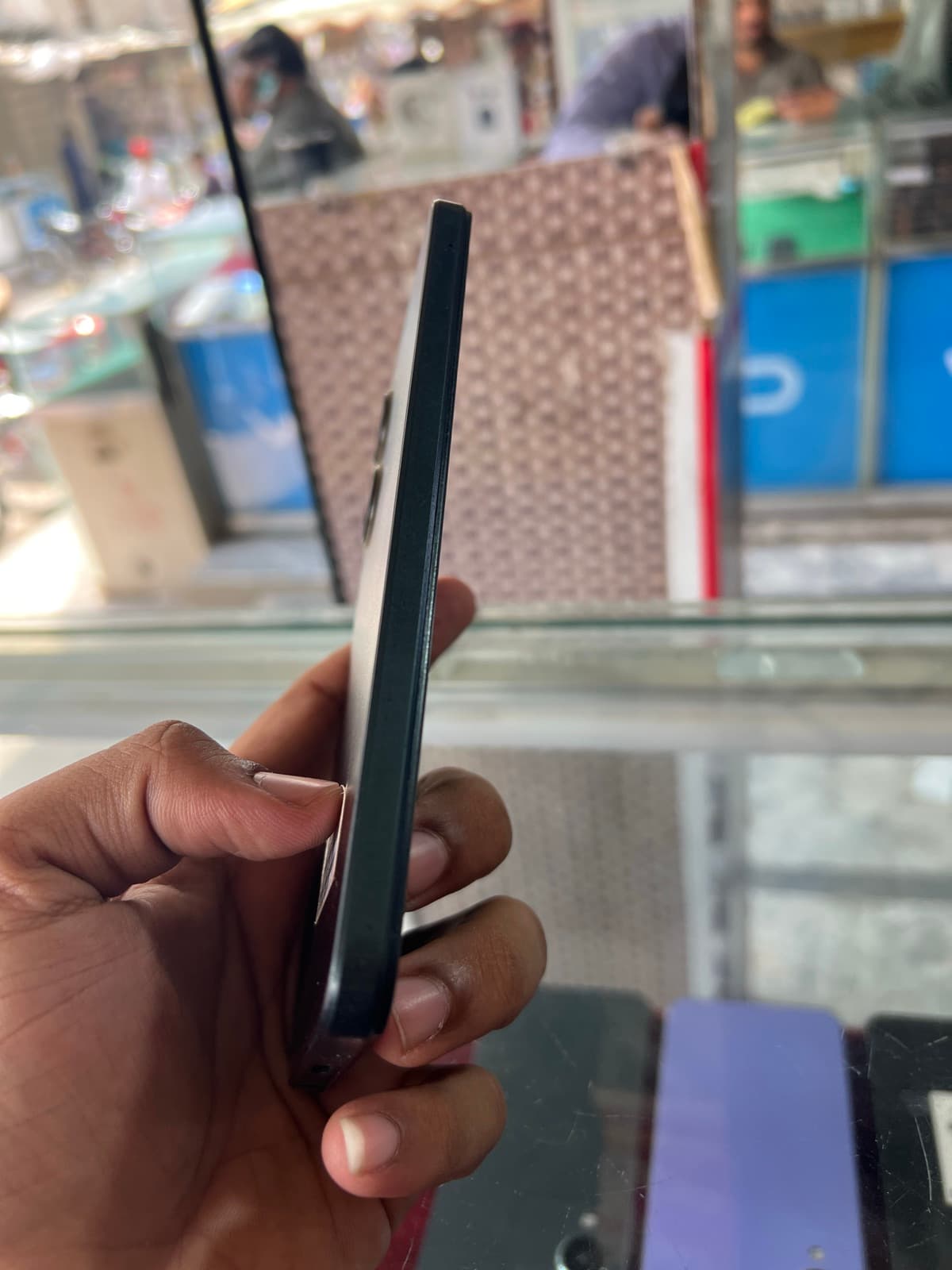 Vivo Y03t 4GB / 128GB in Gem Green — photo 2