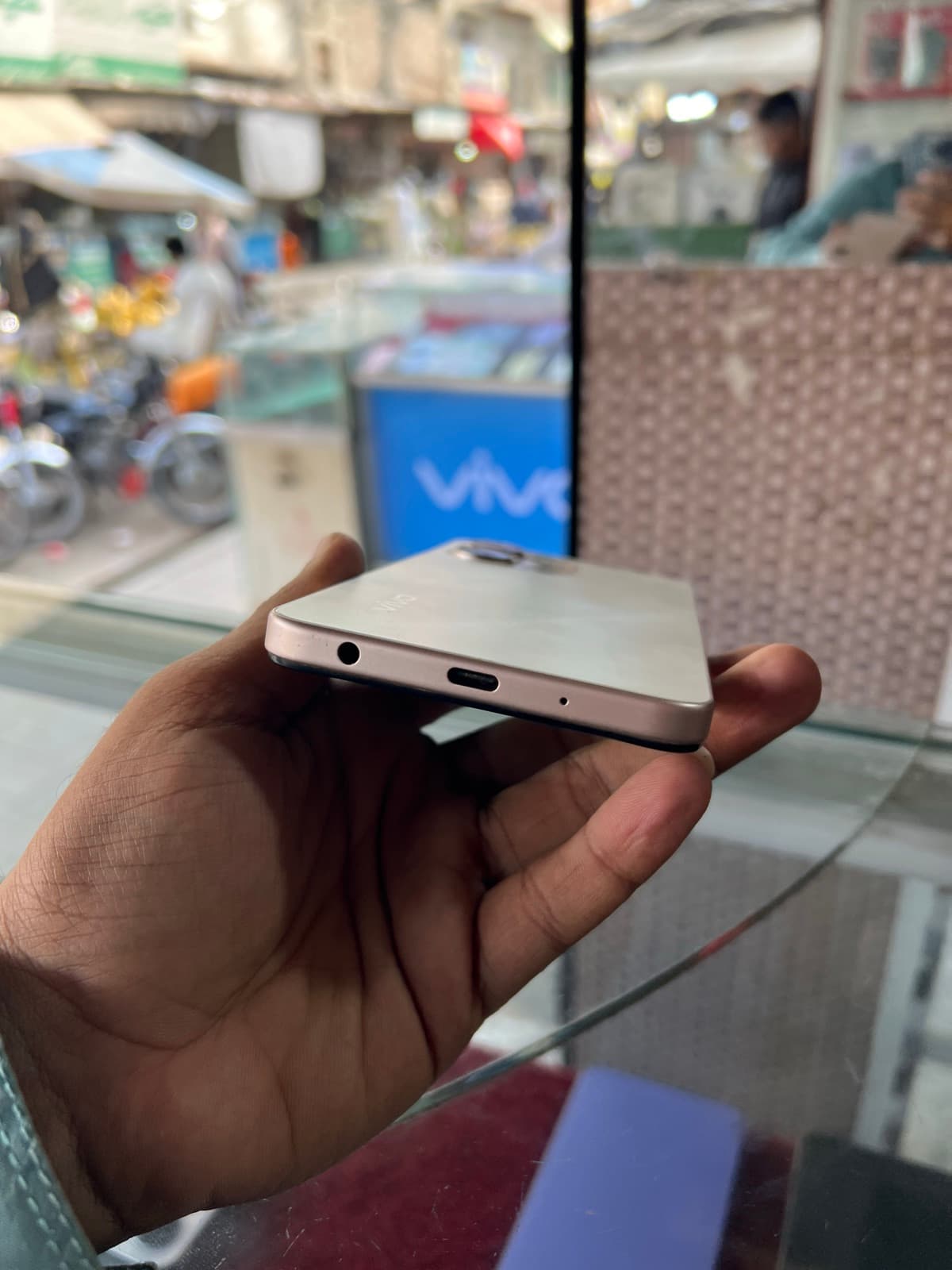 Vivo Y11d 4GB / 128GB in Sunrise Gold — photo 3