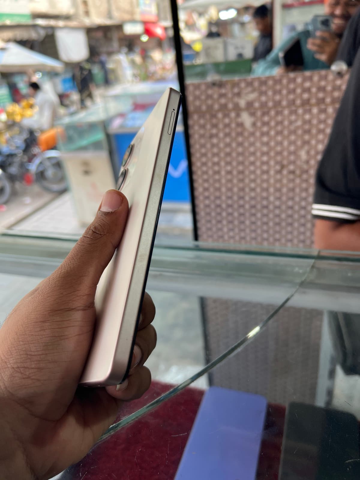 Vivo Y11d 4GB / 128GB in Sunrise Gold — photo 4